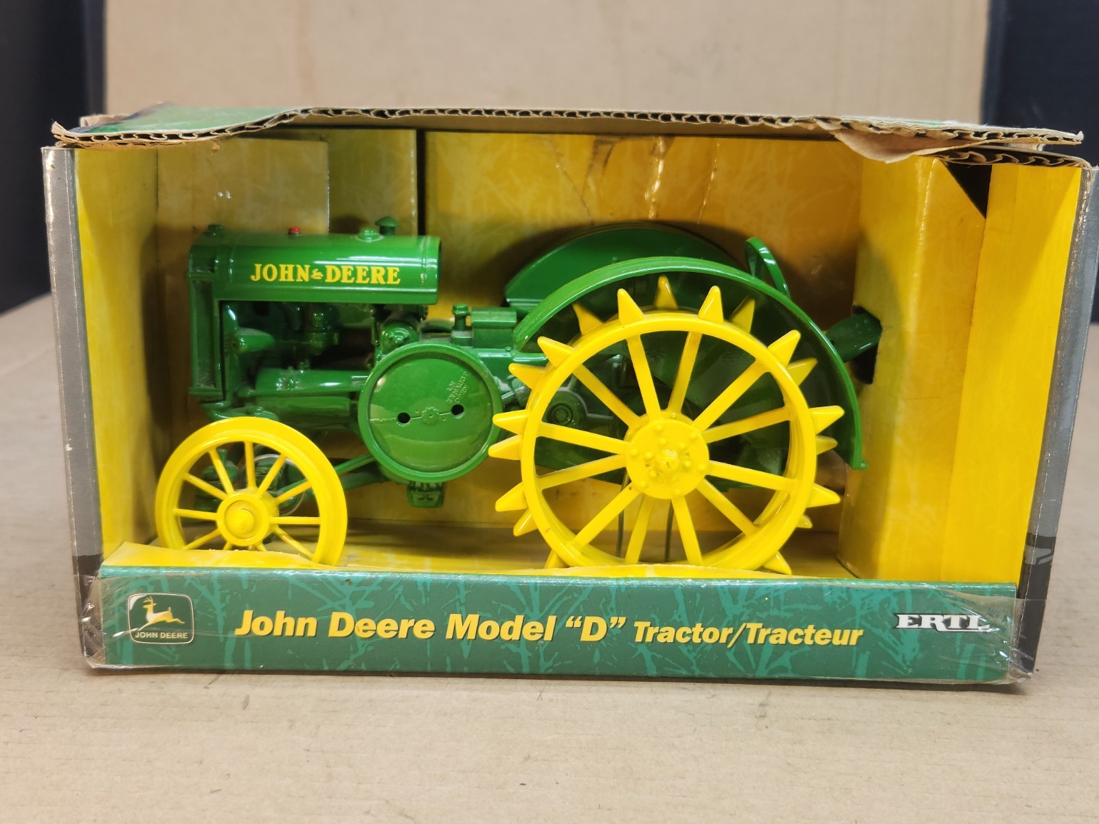 Ertl John Deere Model D Tractor 1/16 #517 Diecast Metal circa 2002