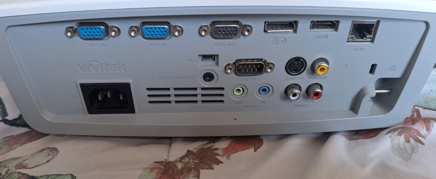Vivitek D910HD DLP 3D Ready Projector No REMOTE