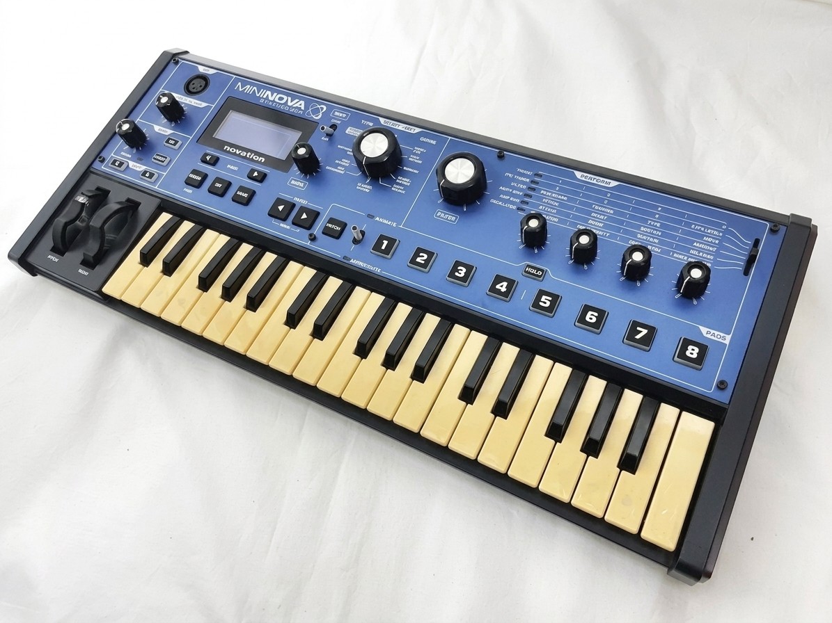 Novation MiniNova Portable 37 Keyboard Synthesizer #0001