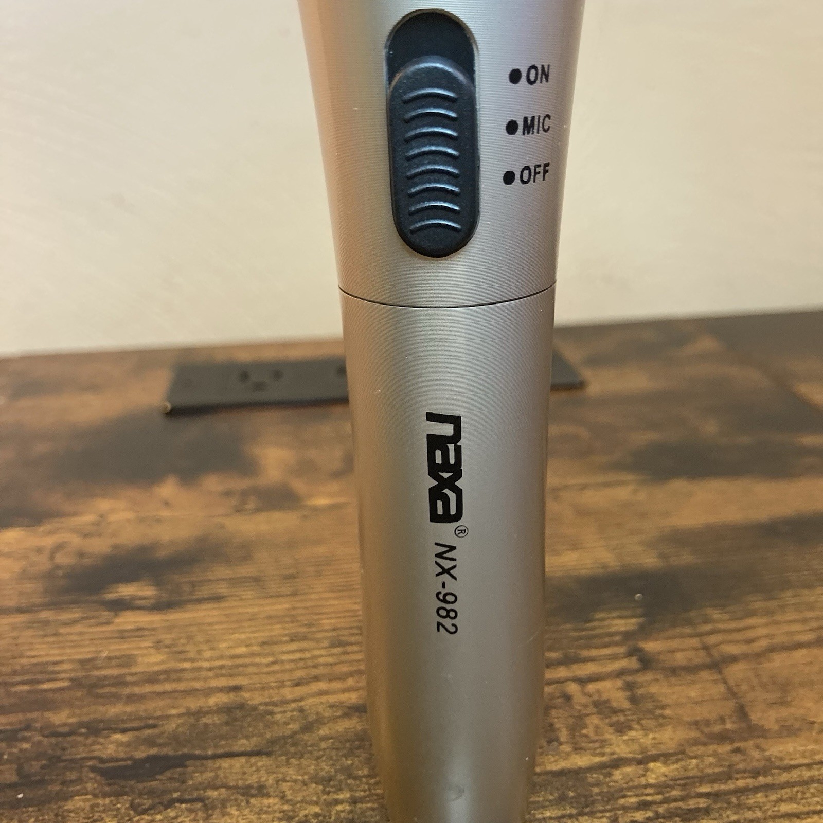 NAXA NX-982 DJ Karaoke Mic Unit Only Powers On Microphone