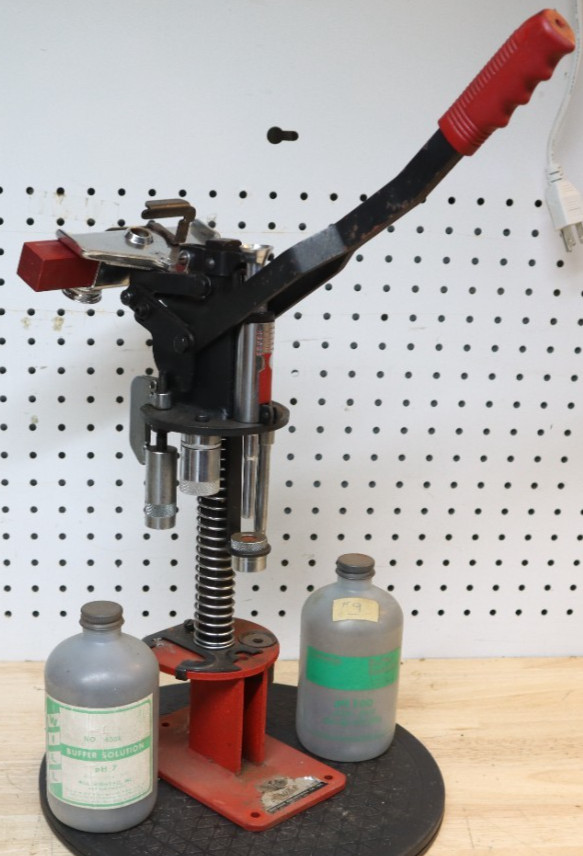 Used Vintage MEC 600 Jr Reloading Press Skeet Shooting W/ Two Bottles - USA