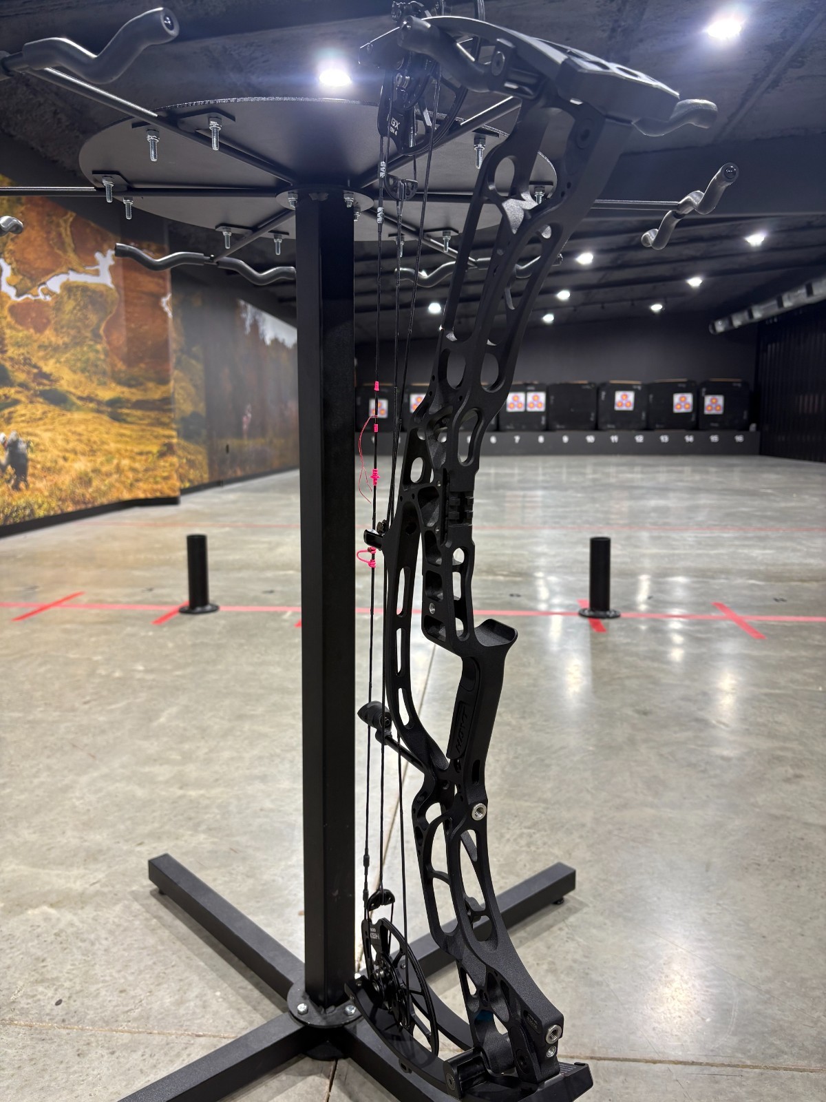 Used Right Handed Hoyt Alpha Ax2 32 Compound Bow with GAS bowstrings