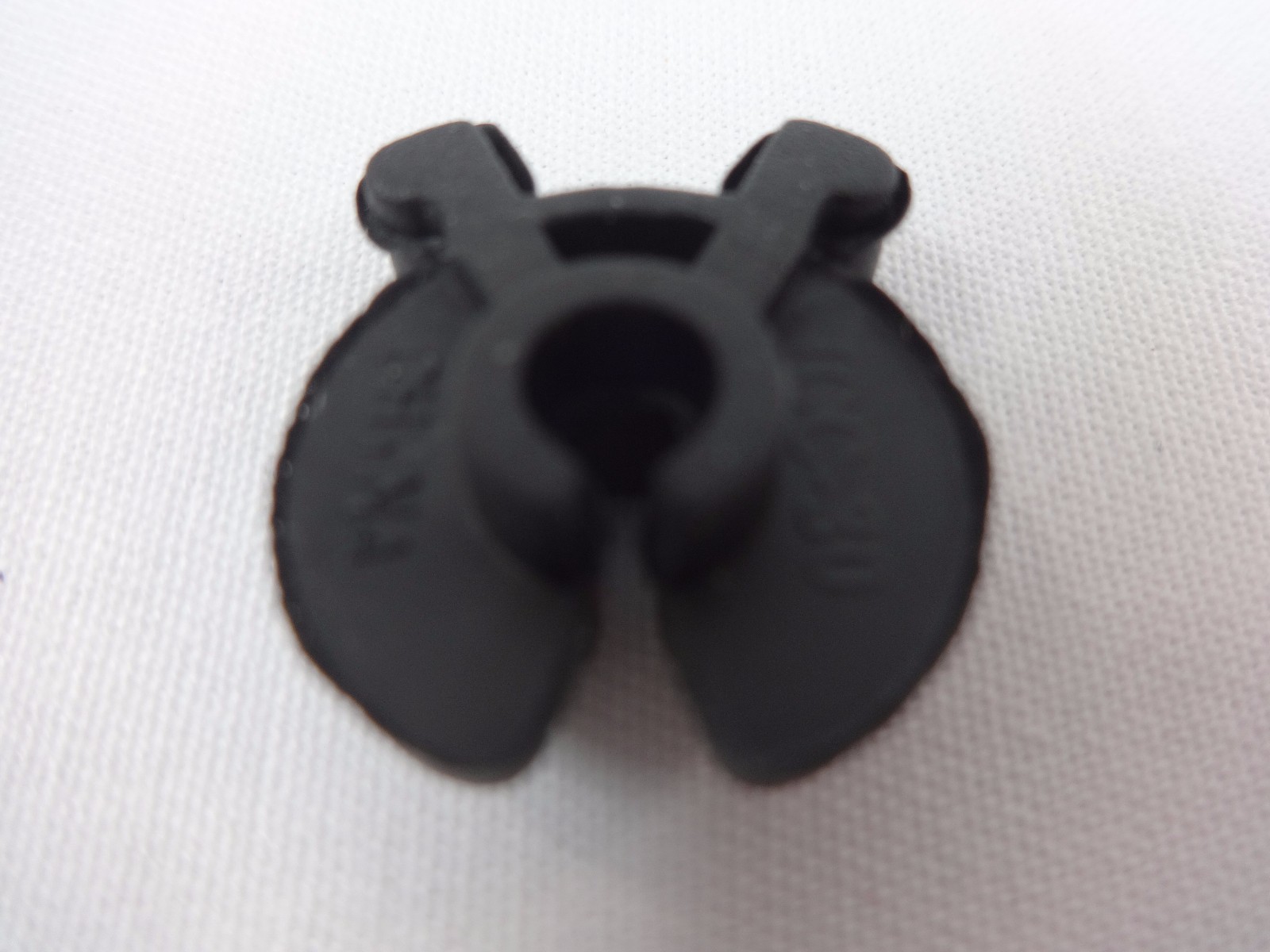 Qty. 200 Black Squeezable Inventory Control Clip Wire Grid Peg Hook