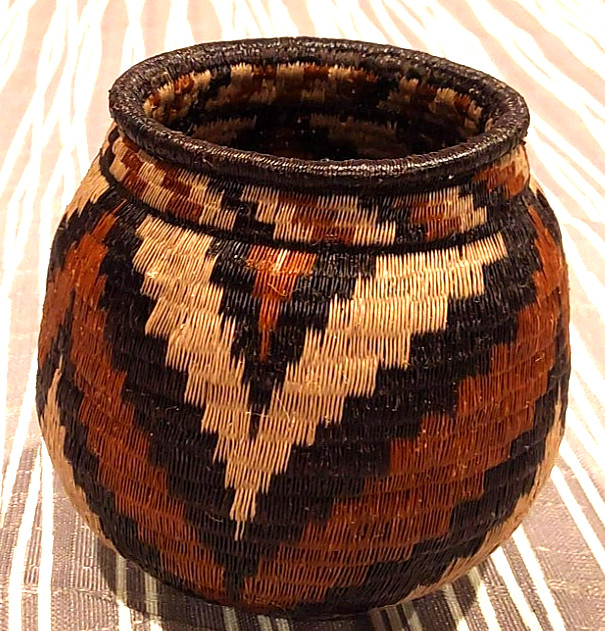 #2 Wounaan Indian Hand Woven Spiral Design Panama Basket 3" x 2 3/4"