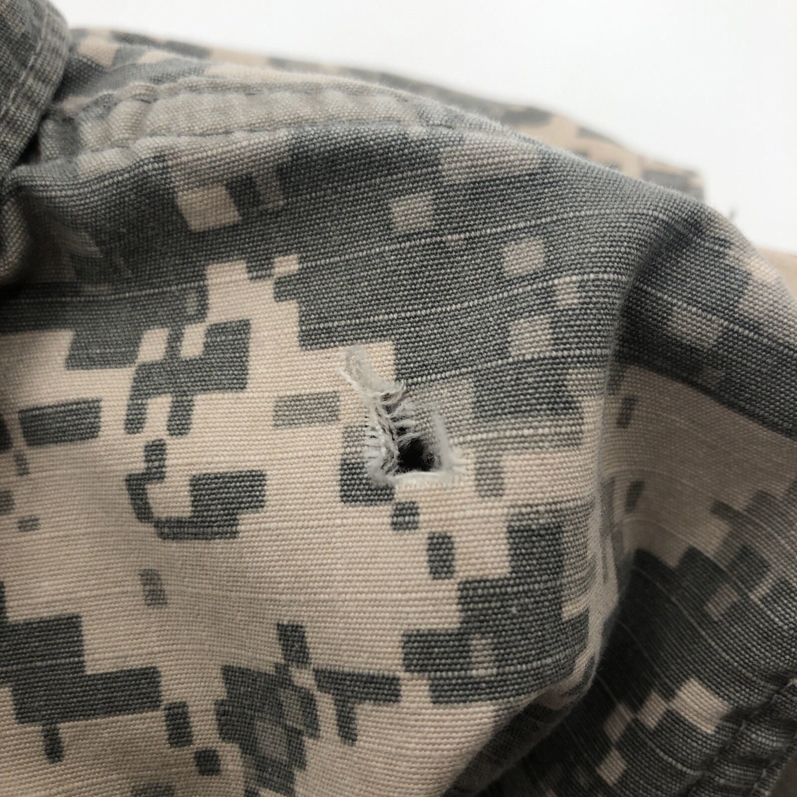 Army Combat Uniform Coat Jacket Large Regular SPM100-05–0-0409 Digital Camo FLAW