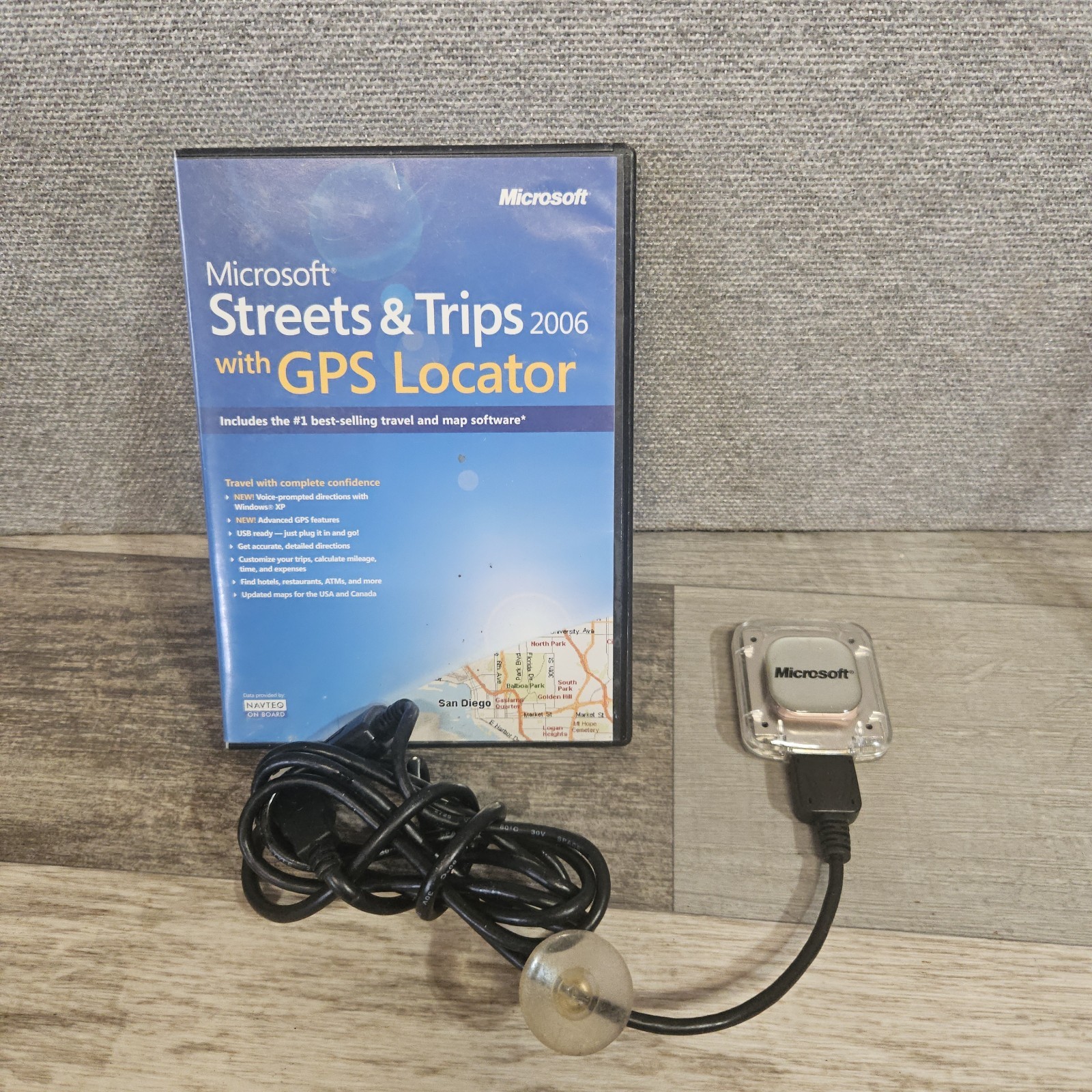 Microsoft Streets & Trips 2006 with GPS locator USB device - 2 CD in case + COA