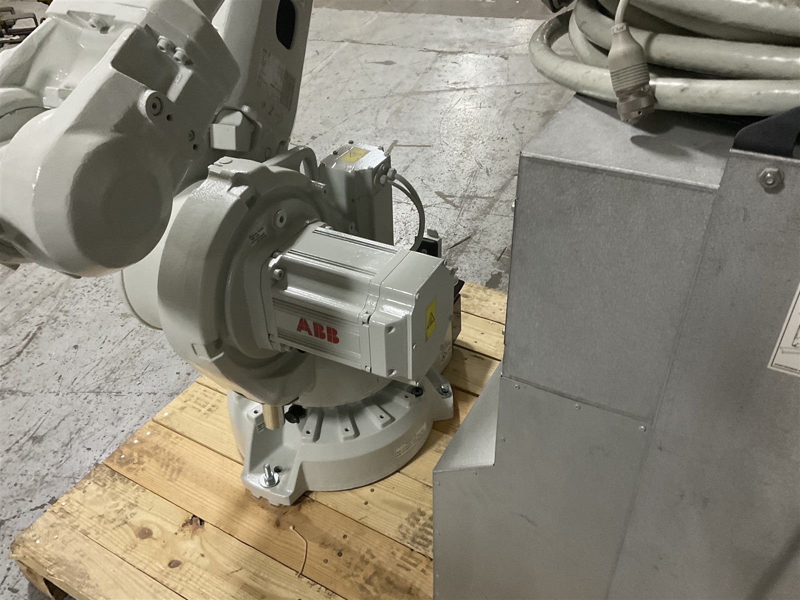 ABB ROBOT IRB4600 WITH CONTROLLER IRC5 SN: 4600-104574