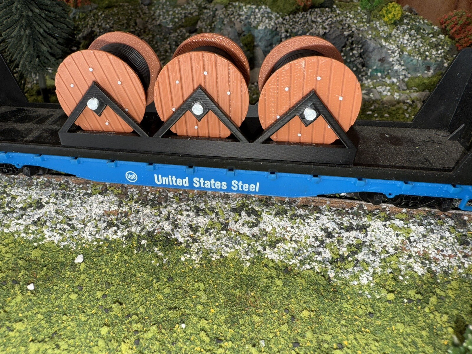 1:87 HO Scale Black Wire Spool Load/Decor