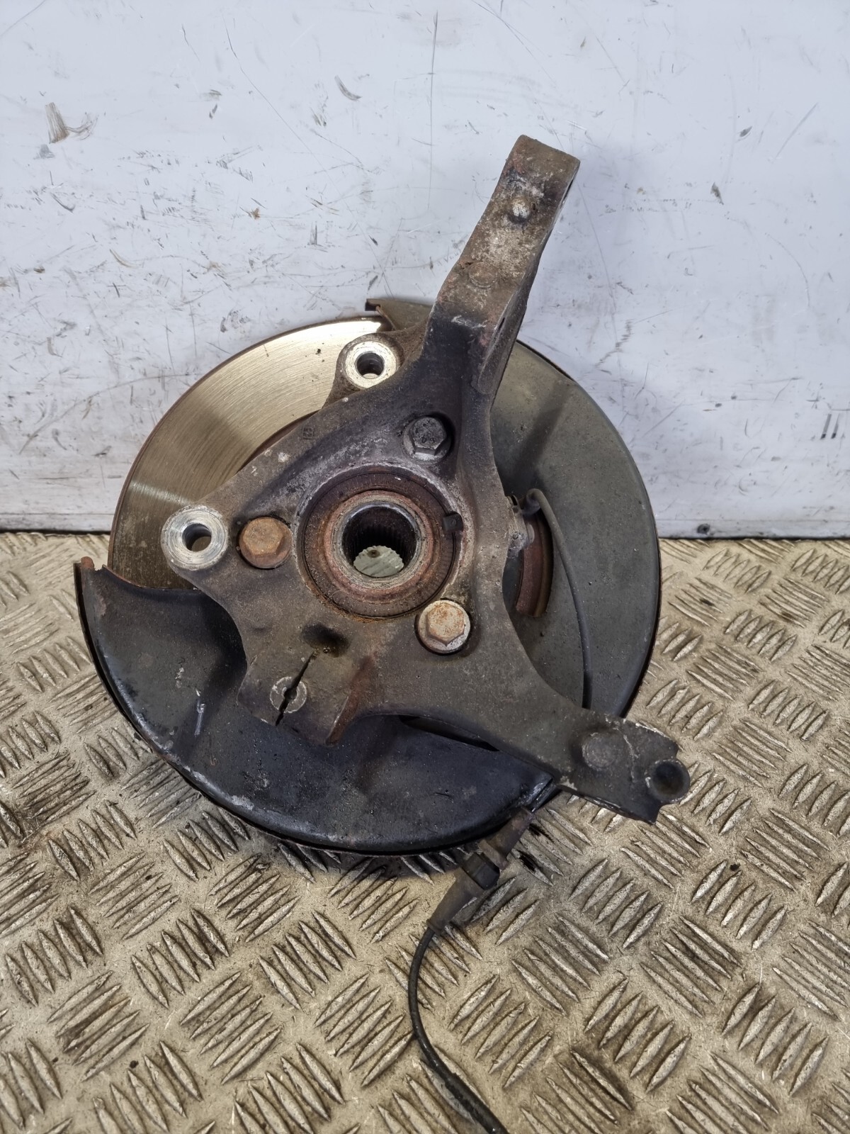 VAUXHALL Insignia STEERING KNUCKLE HUB FRONT LEFT NSF 2010 INSIGNIA MANUAL DIESL