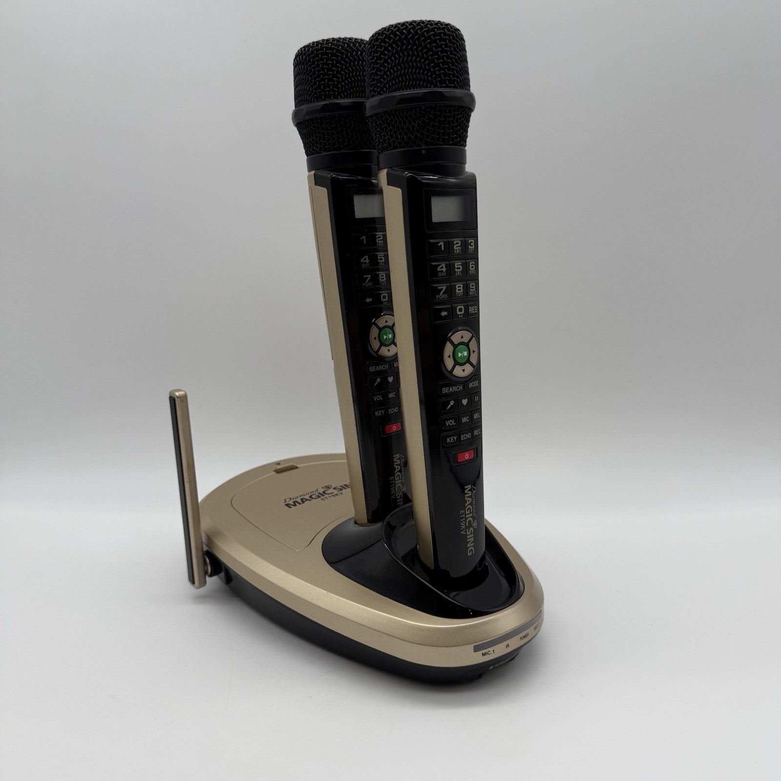 Diamond Magic Sing ET19KV Karaoke With 2 Wireless Mics READ!!!