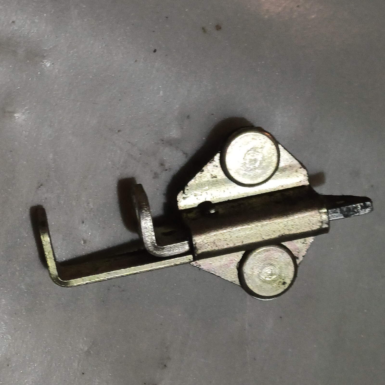 GENUINE YAMAHA FZS600 FAZER 1998 -2003 SEAT CATCH