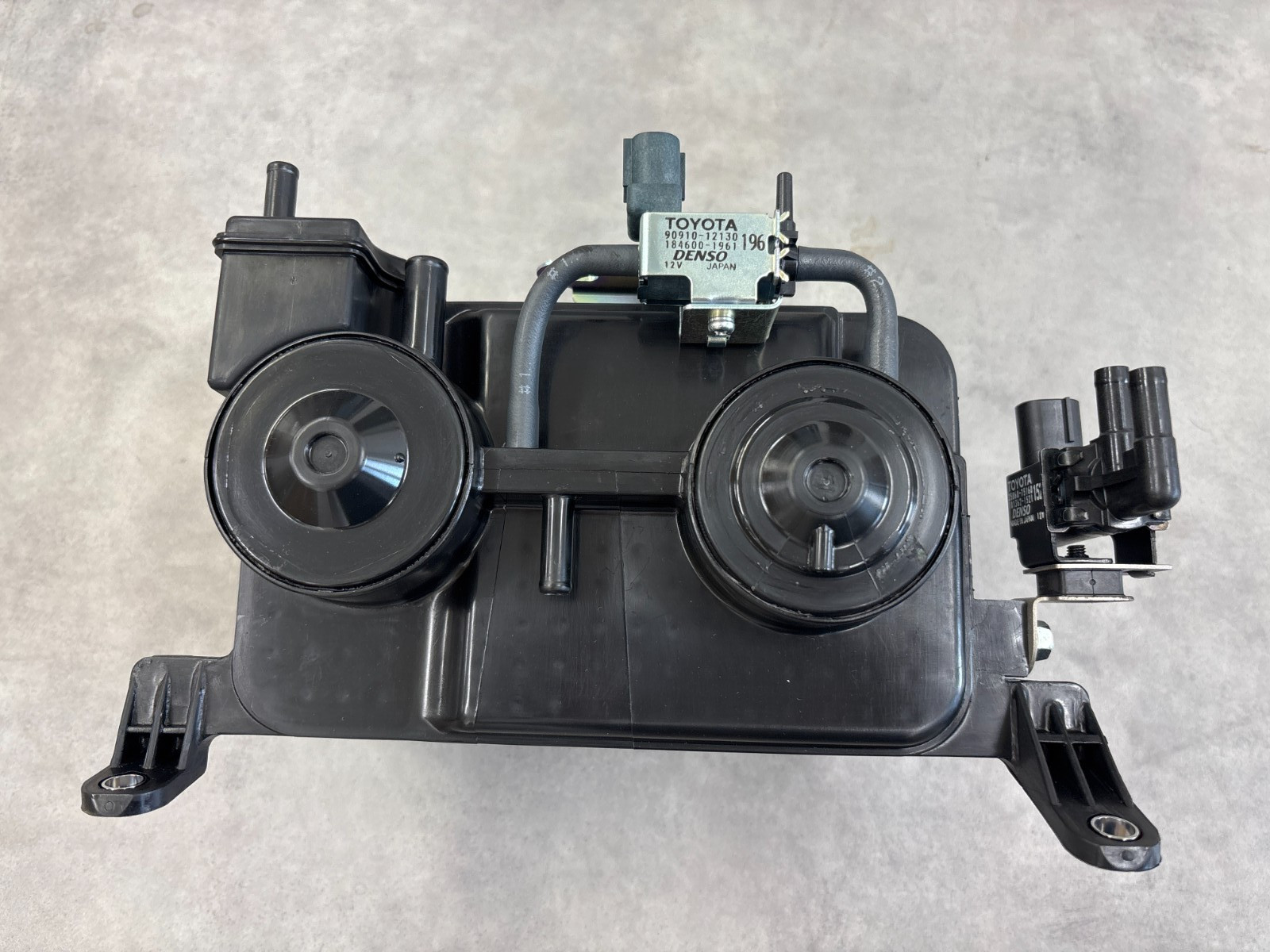 TOYOTA TACOMA 2RZ-FE/3RZ-FE/5VZ-FE Charcoal Canister Assy 77740-35392 Genuine