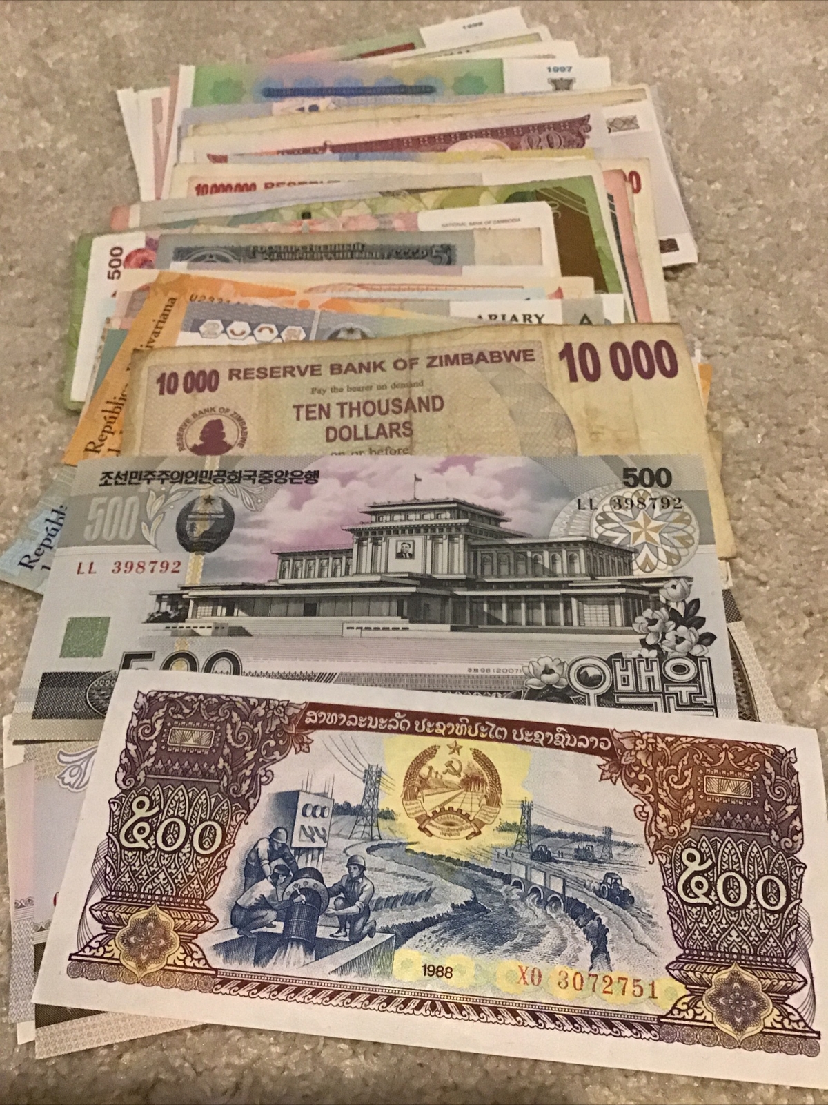 Lot of 100 x World Banknotes. 100 pcs. All different Collection. Worldwide notes