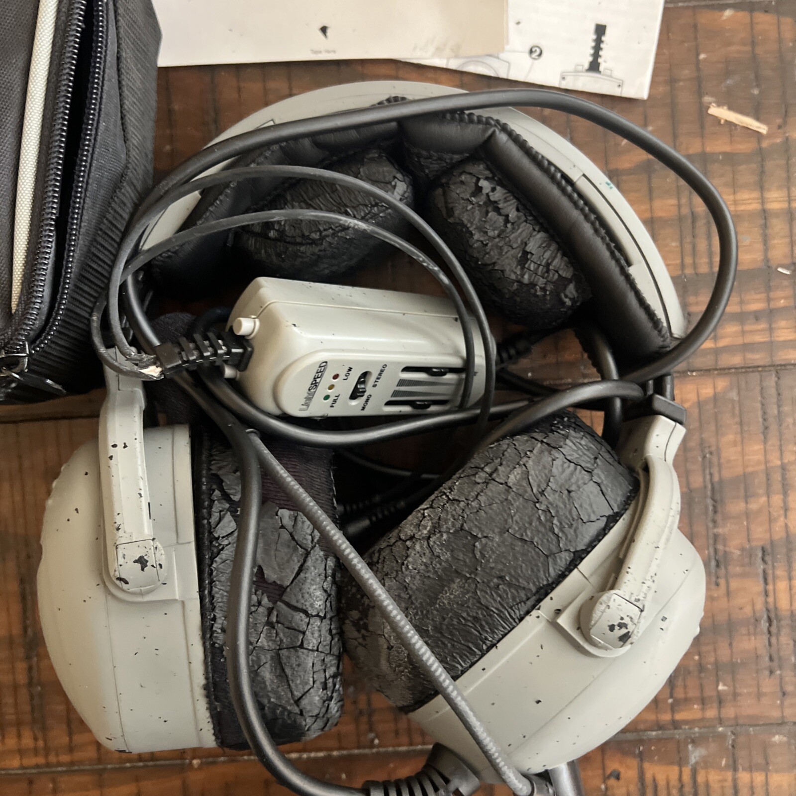 LightSpeed 20K Aviation Headphones with Carrying Case Read