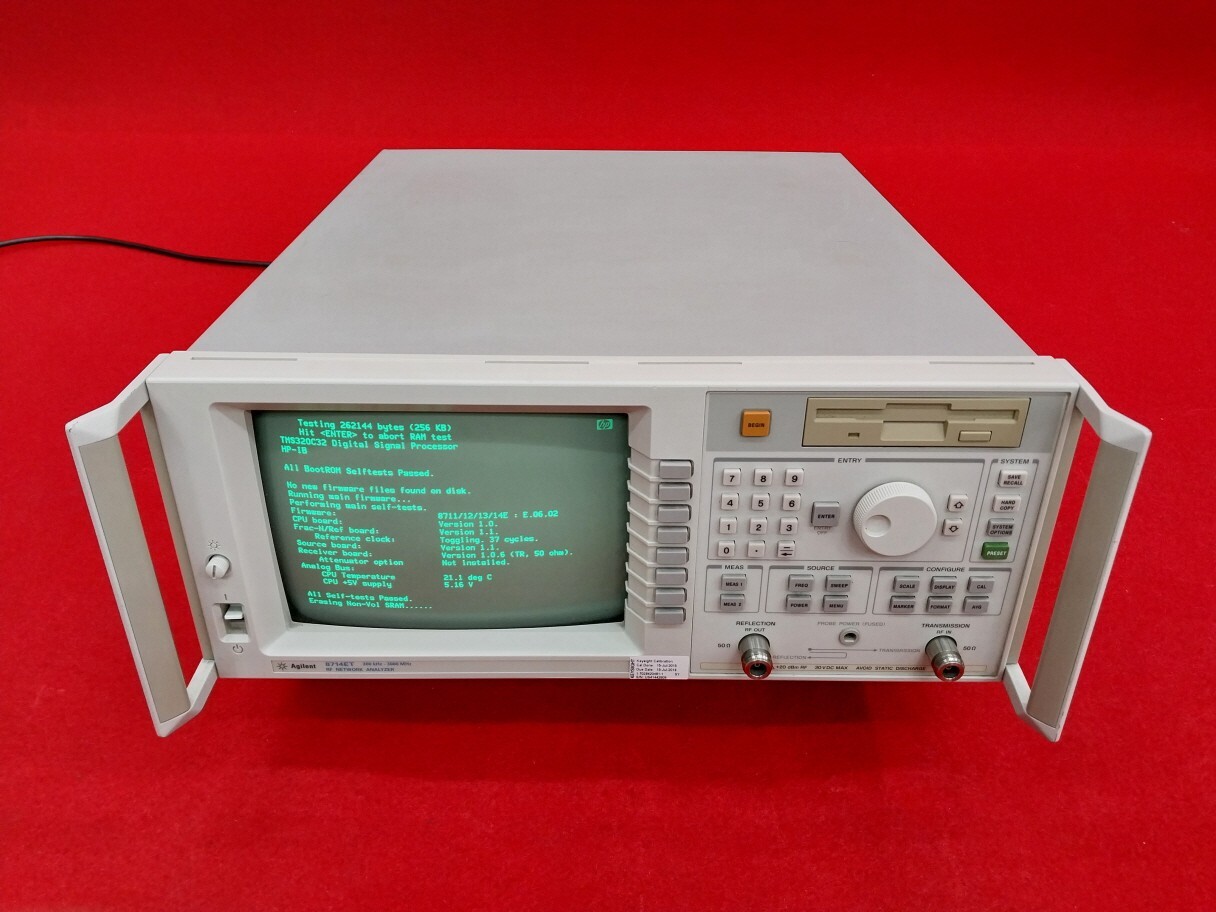 Agilent 8714ET. 300KHz-3000MHz RF NETWORK ANALYZER
