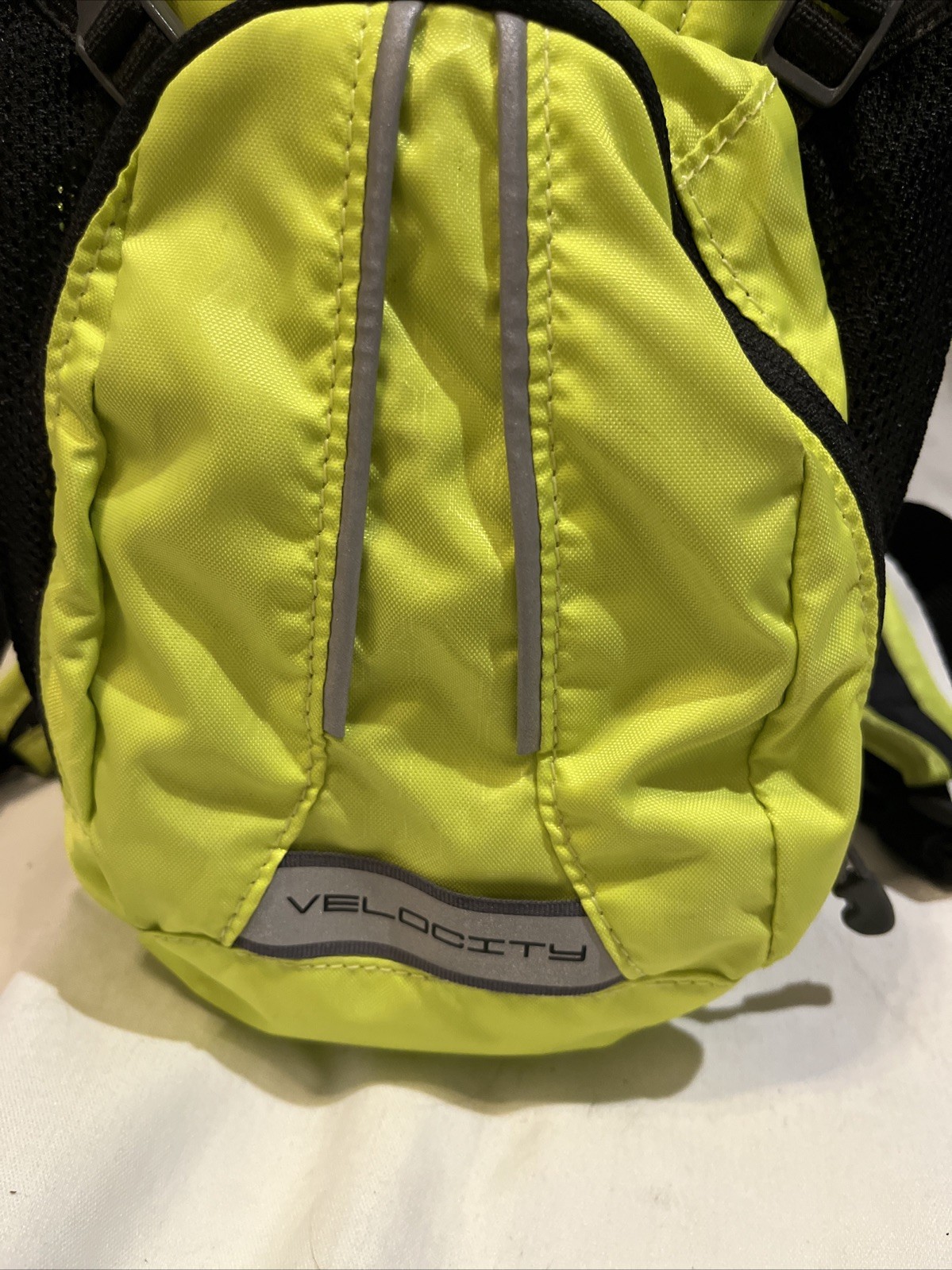 Running/Cycling CamelBak Velocity 70 oz Hydration Pack Reflective NO BLADDER
