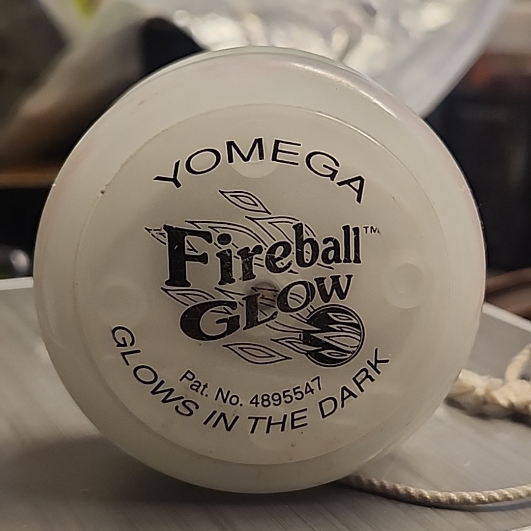Vintage Yomega Fireball Glow In The Dark YO-YO 1995 Toy