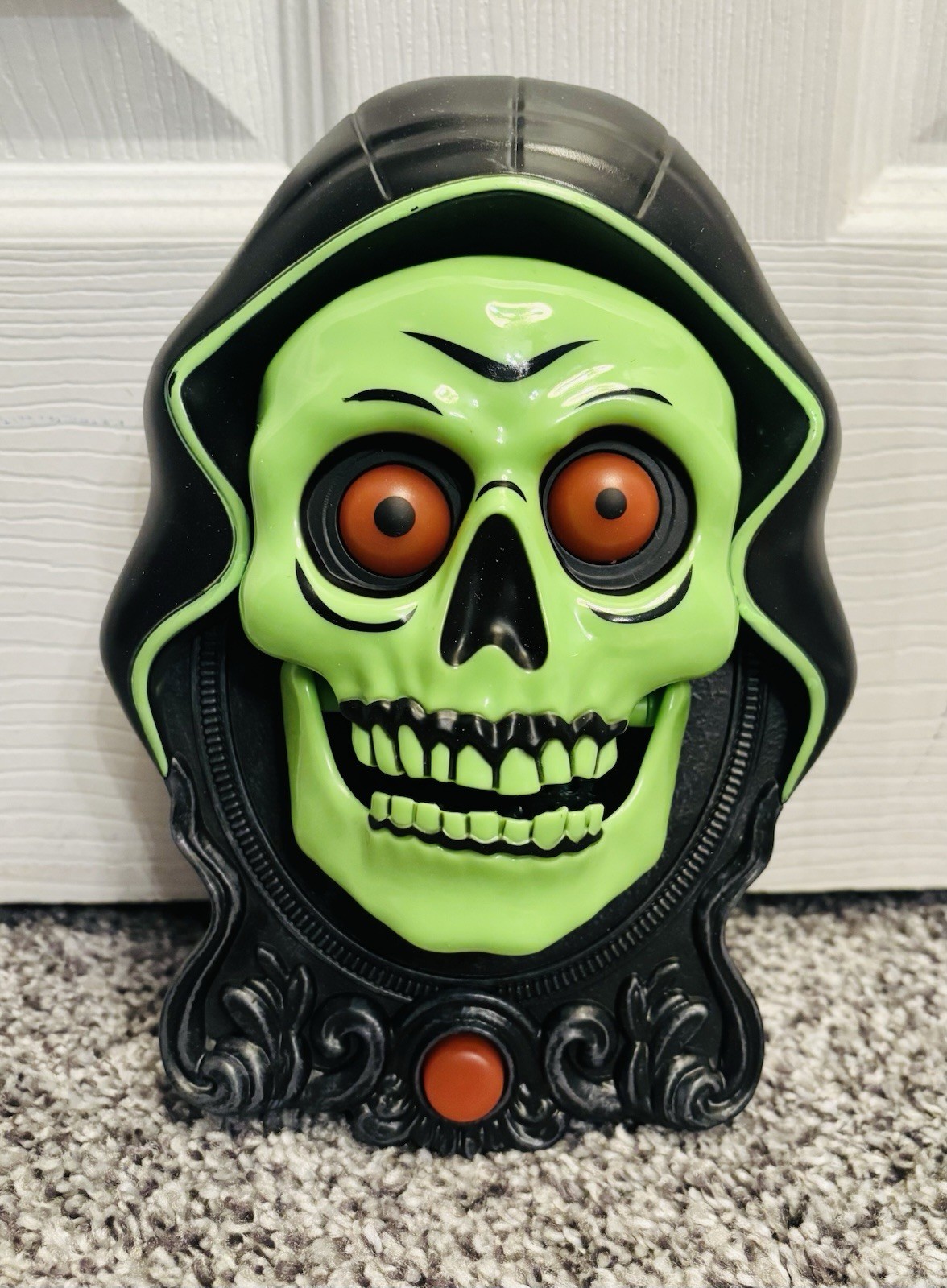 Hyde & Eek Halloween LED Sound Activated Skull Reaper Door Knocker w/ Sound