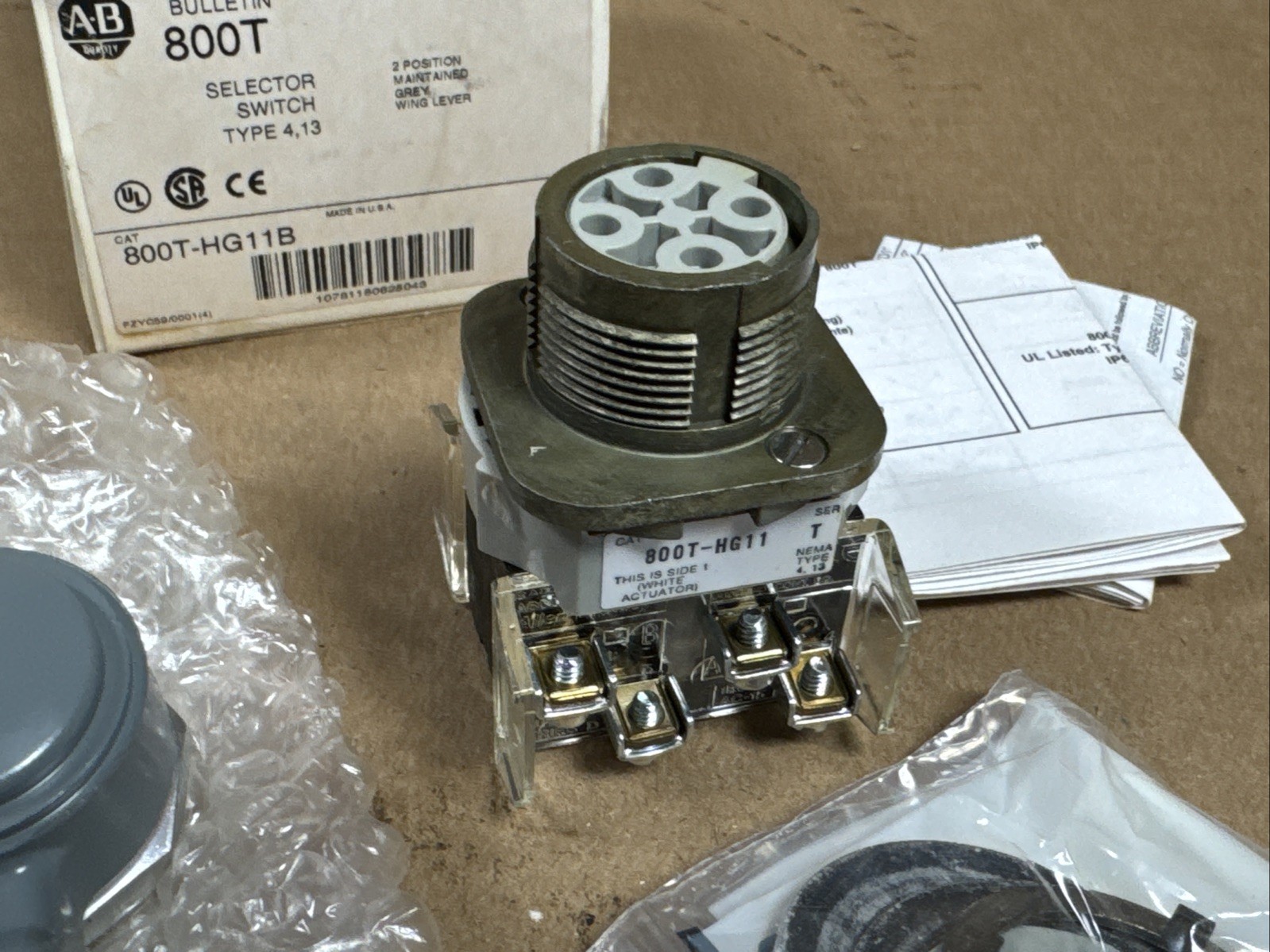 NEW Allen Bradley 800T-HG11B /T 2-Position Maintained Selector Switch FAST SHIP