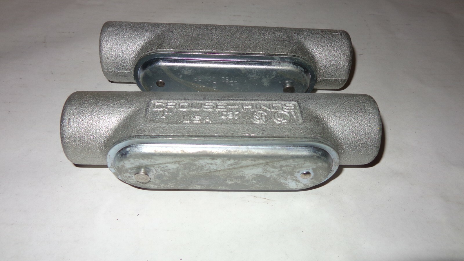 Lot Of 2 NEW CROUSE HINDS 1 " RIGID C37 Conduit Bodies With Covers