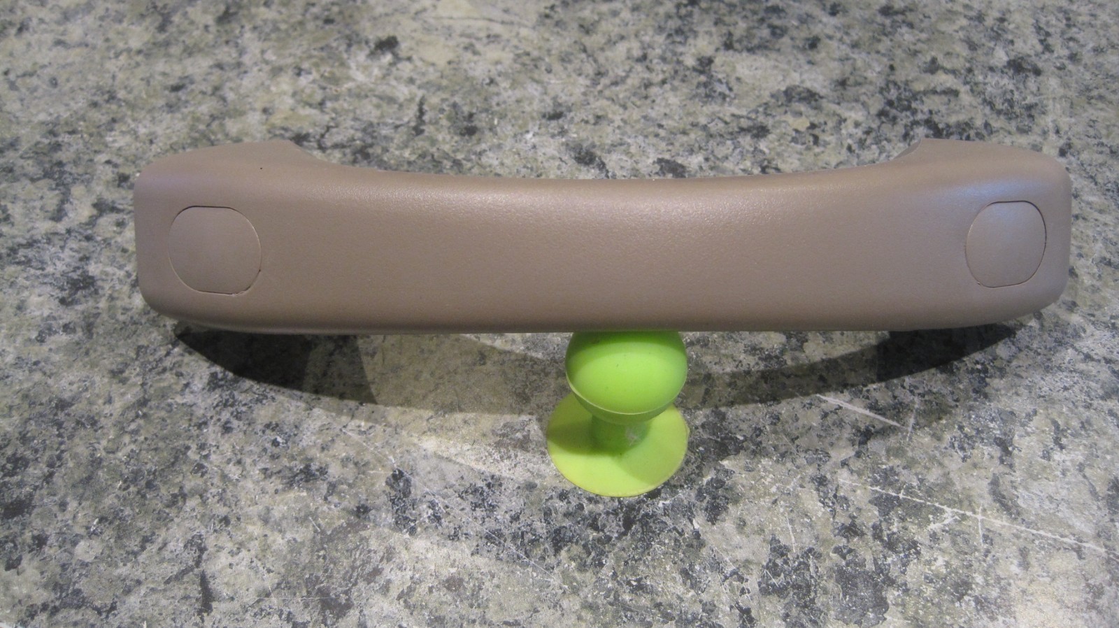 2000 - 2006 SILVERADO SIERRA TAHOE YUKON FRONT PASSENGERS ROOF GRAB HANDLE BROWN