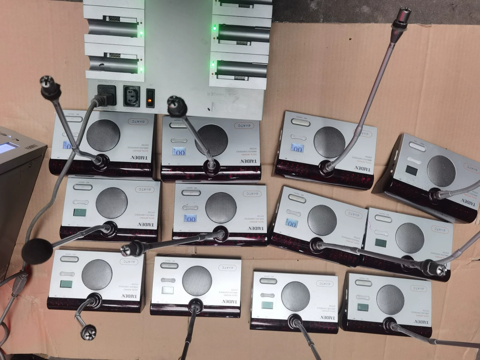 1PCS TAIDEN 1x HCS-5300MC/80 host + 12x 5302D_S/80 microphone