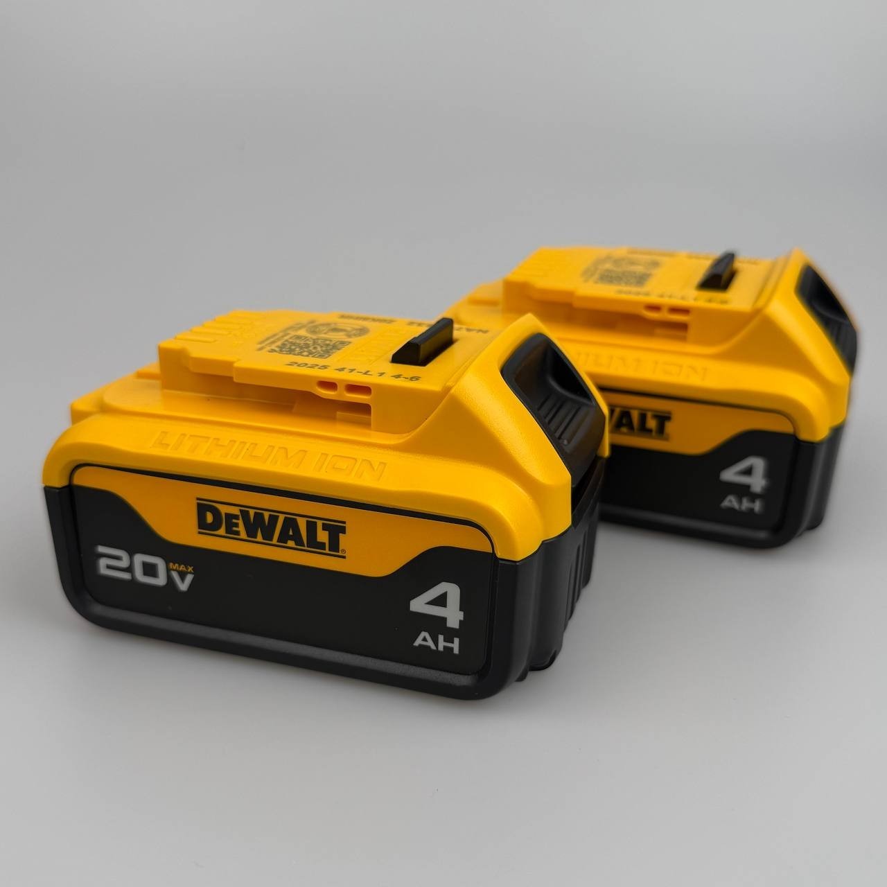 [NEW]  DEWALT DCB204-2 20V MAX Premium Lithium-Ion 4.0Ah Battery Pack (2 Pack)