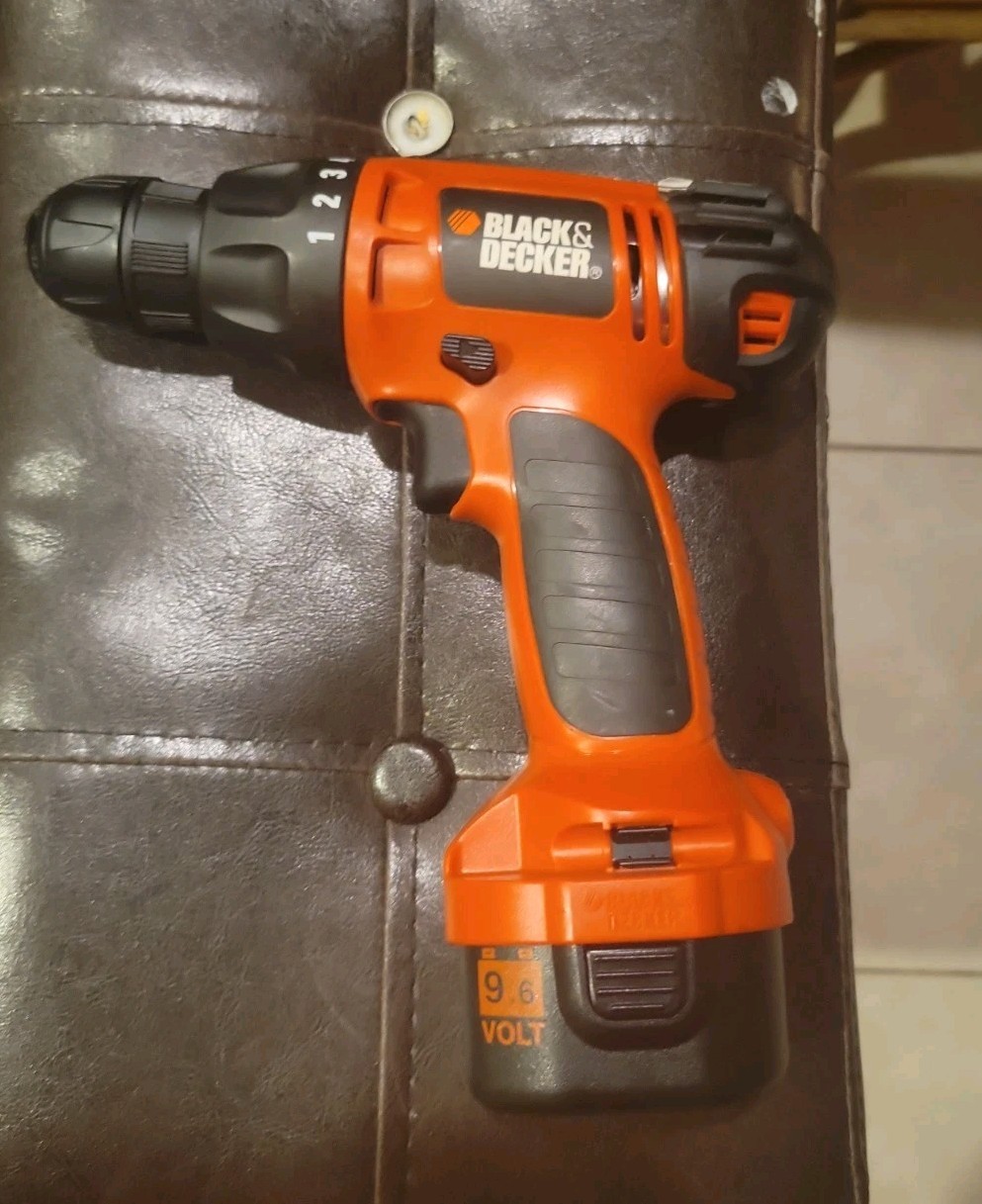 Black Decker 9.6V Cordless Drill/Driver CD9602 Drill Only WithBattery No Charger