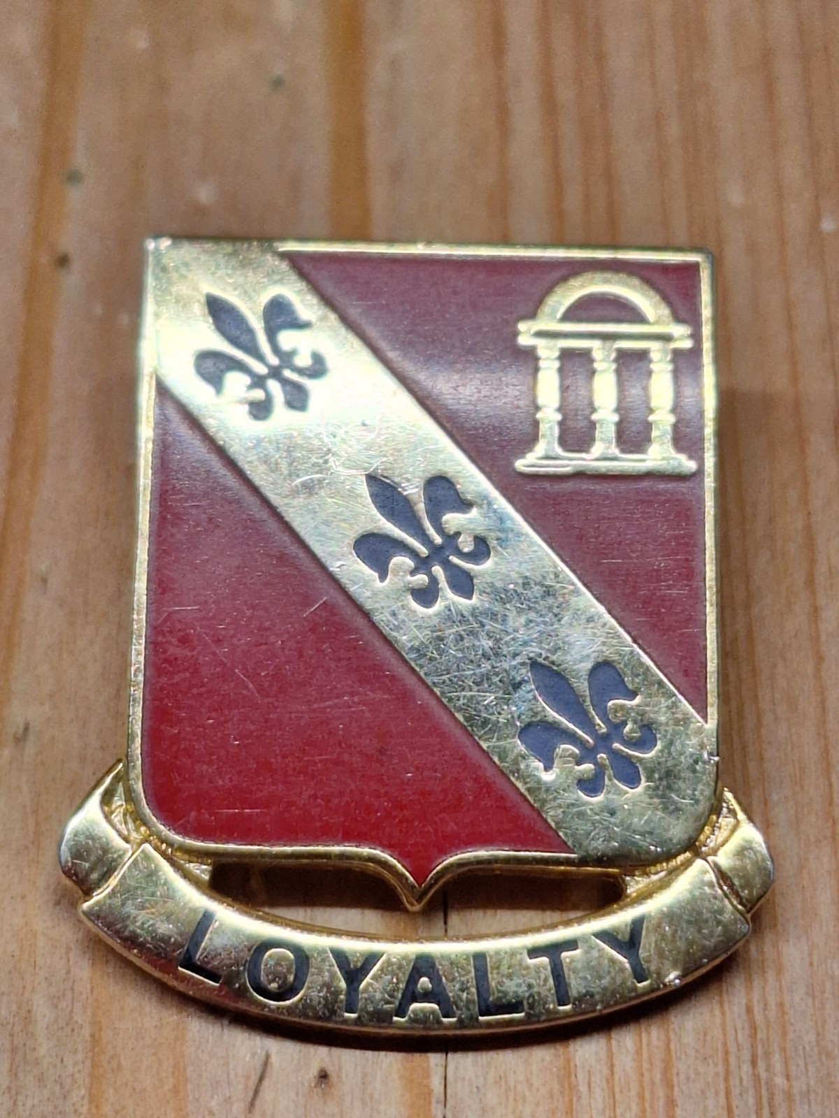 UNITED STATES ARMY 319TH FIELD ARTILLERY DUI BADGE