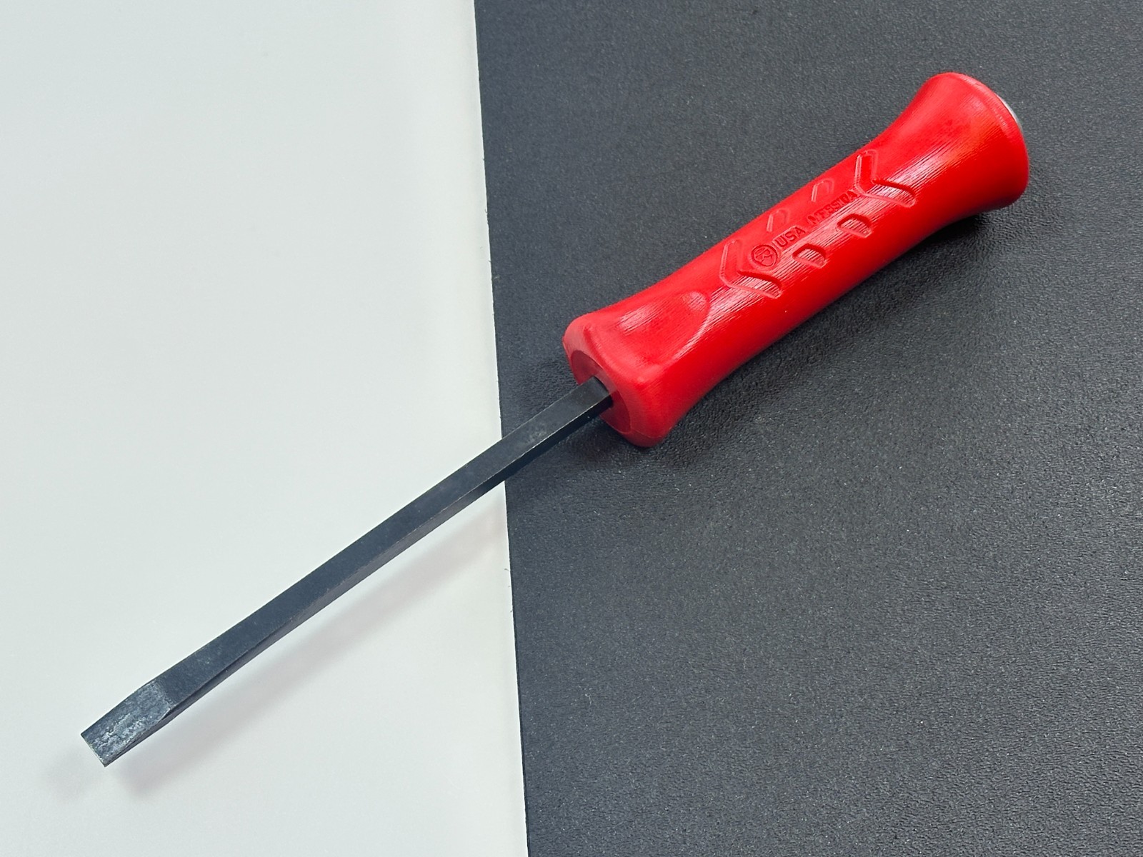 🇺🇸 NEW Snap-on Tools USA RED 10" Straight Blade Striking Pry Bar, MPBS10AR