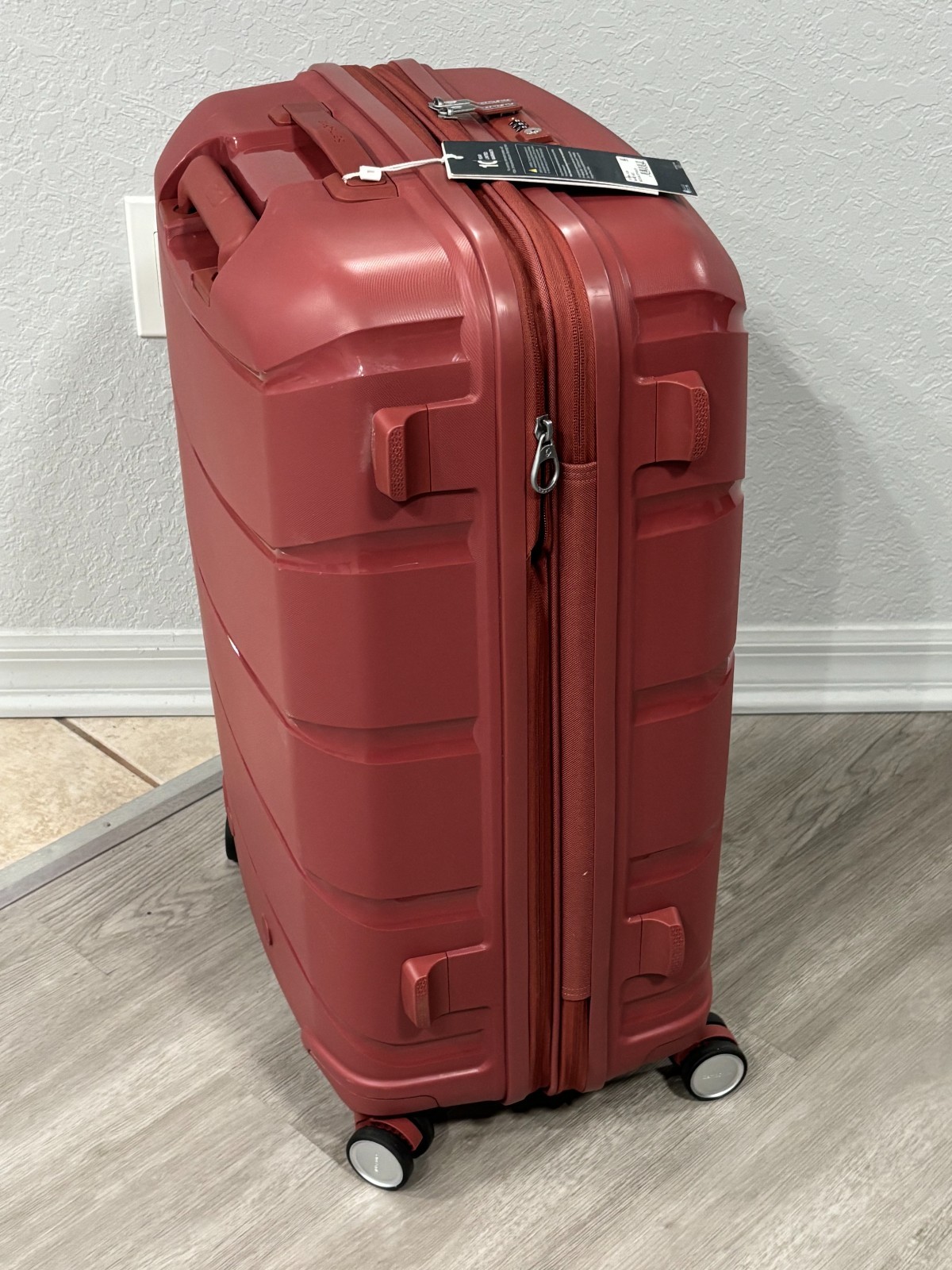 Samsonite Outline Pro Medium Spinner Suitcase Color: Mars Red