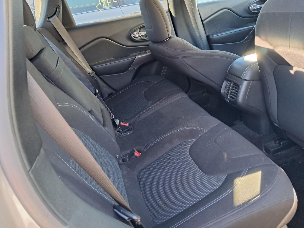 CHEROKEE 2019 Glove Box 4856684