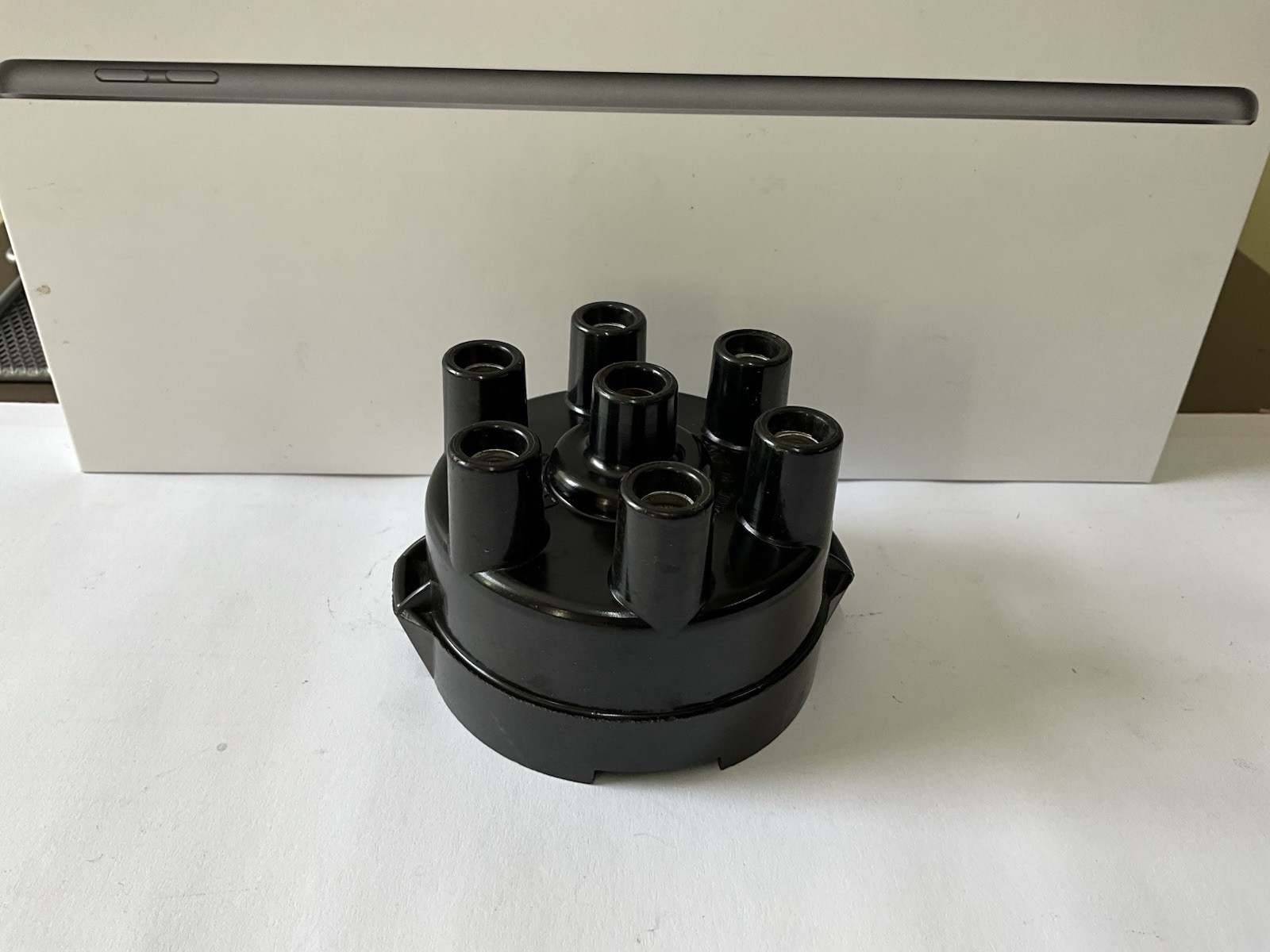 LUCAS DISTRIBUTOR CAP FORD ZEPHYR 6 MKIV 6 CYLINDER NEW GENUINE