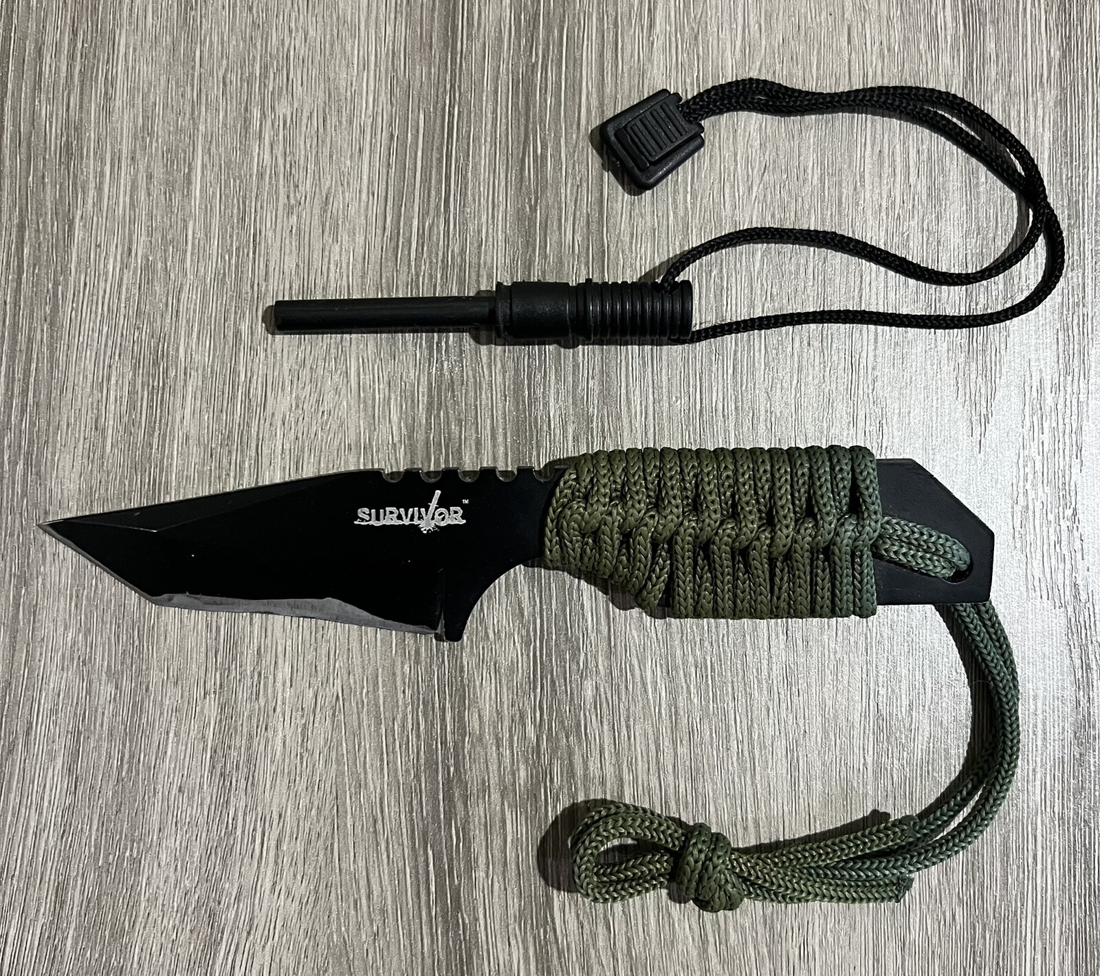 Fixed Blade Survival Knife Paracord Handle With Fire Starter