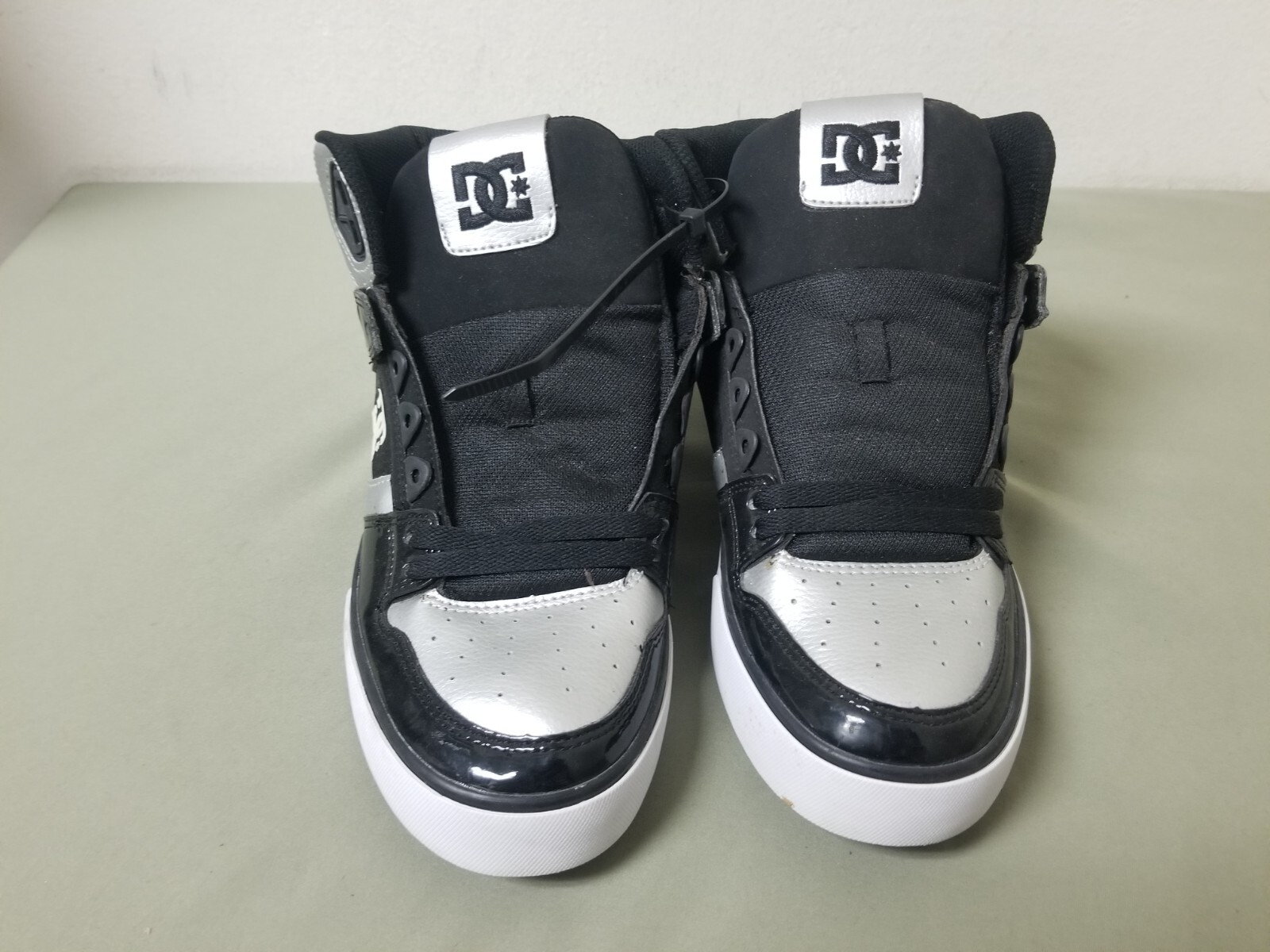New DC Shoe Co. Mens Spartan Hi WC Skate Sneakers. 302523