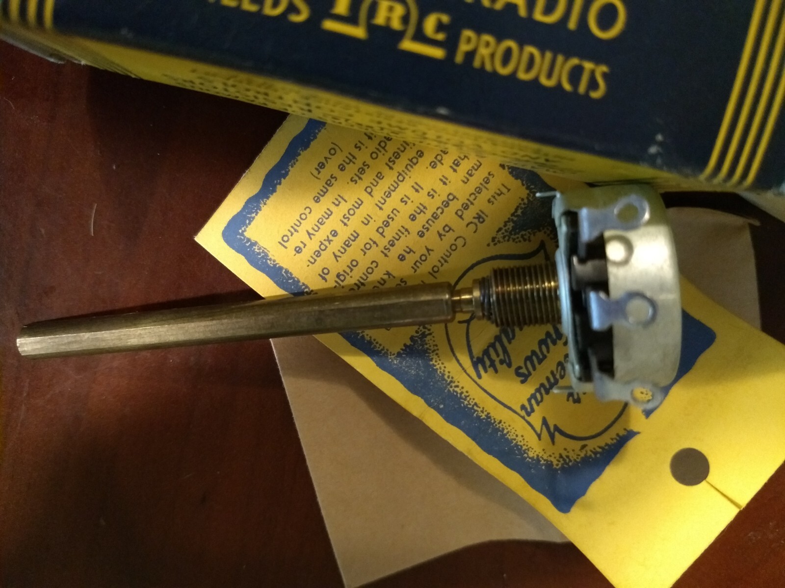 IRC Midget Volume Control D11-141 With Long Stem Turn Switch 5 Megaohm NOS New