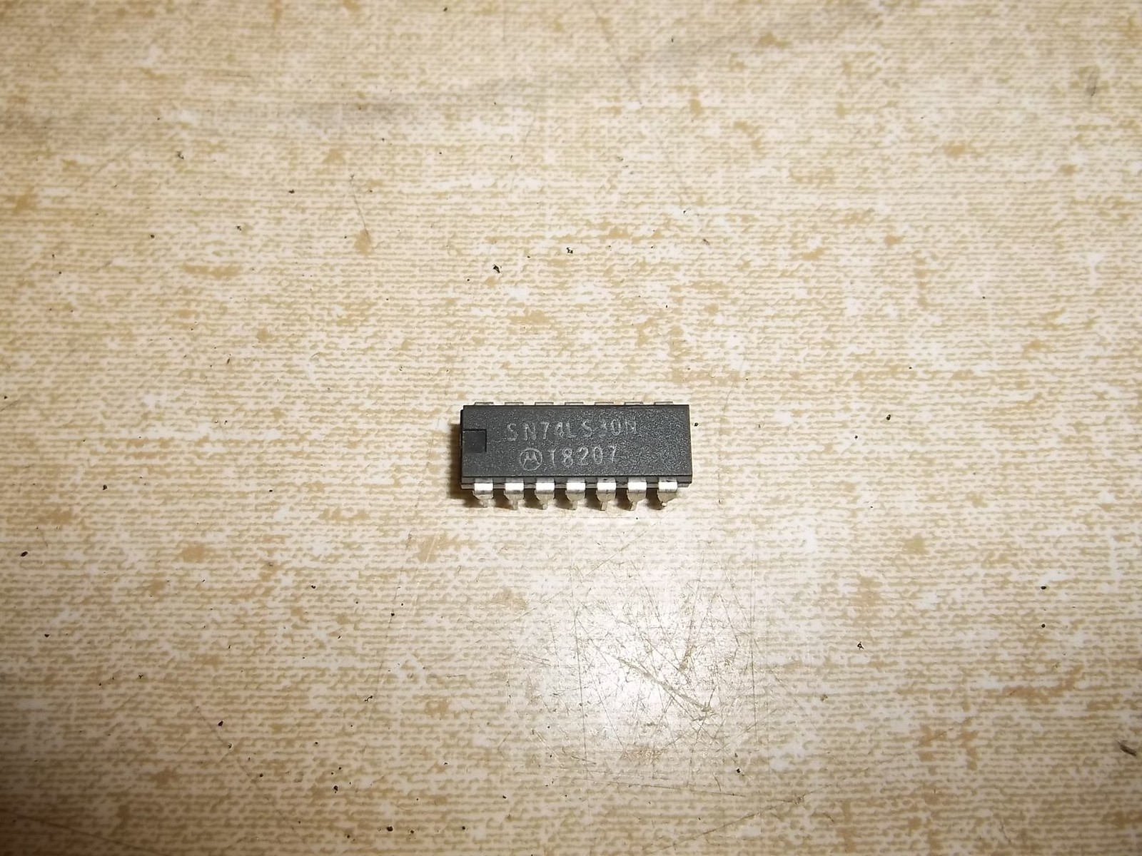 Motorola SN74LS30N I8207 Data Chip *FREE SHIPPING*