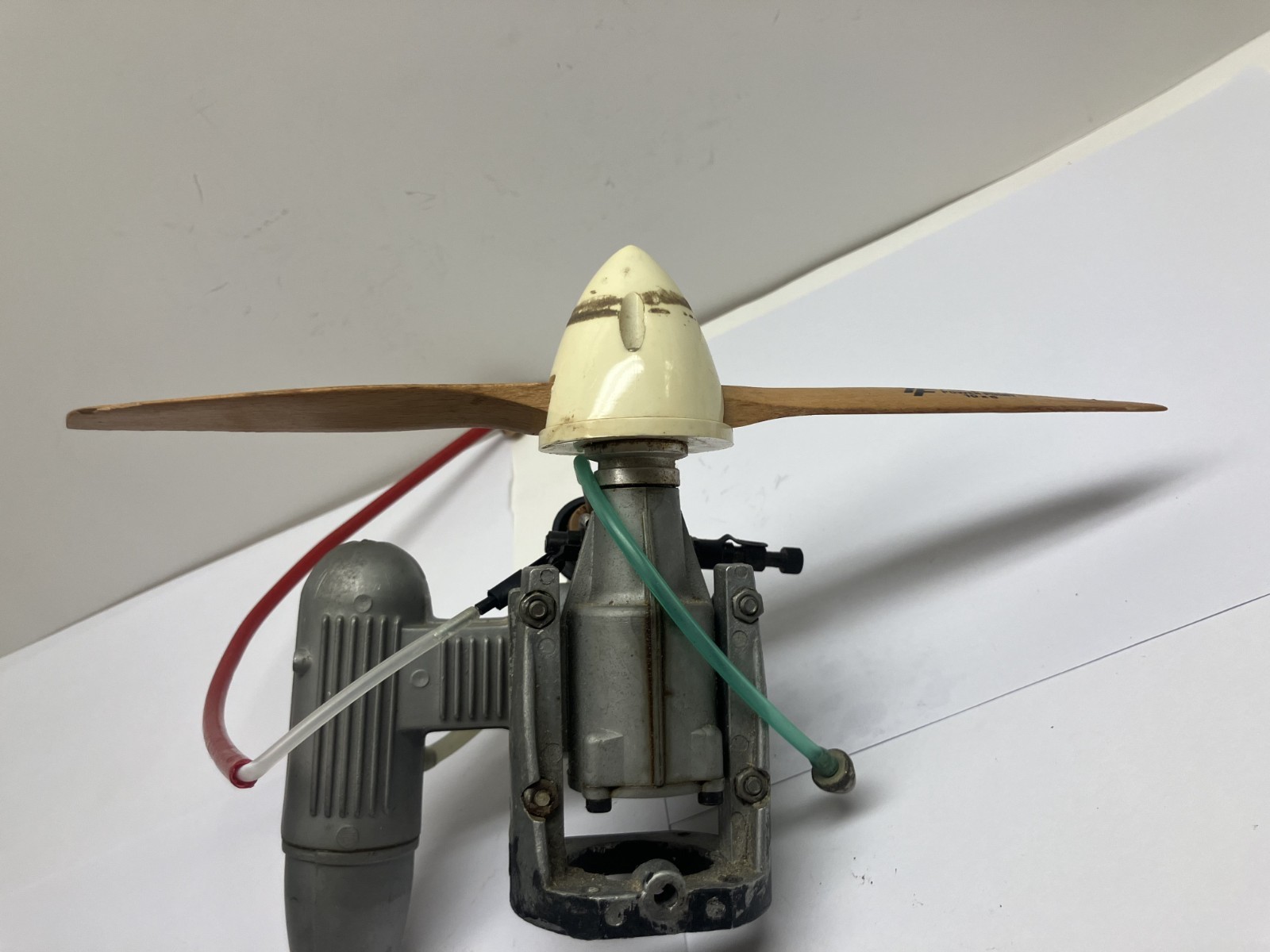 Magnum GPE 40 Plane Engine w Propellor