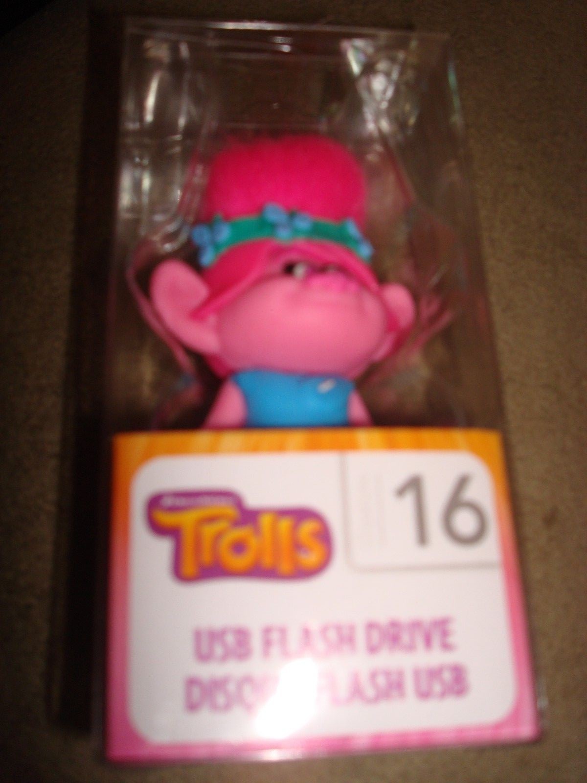 TROLLS 16 GB USB FLASH DRIVE