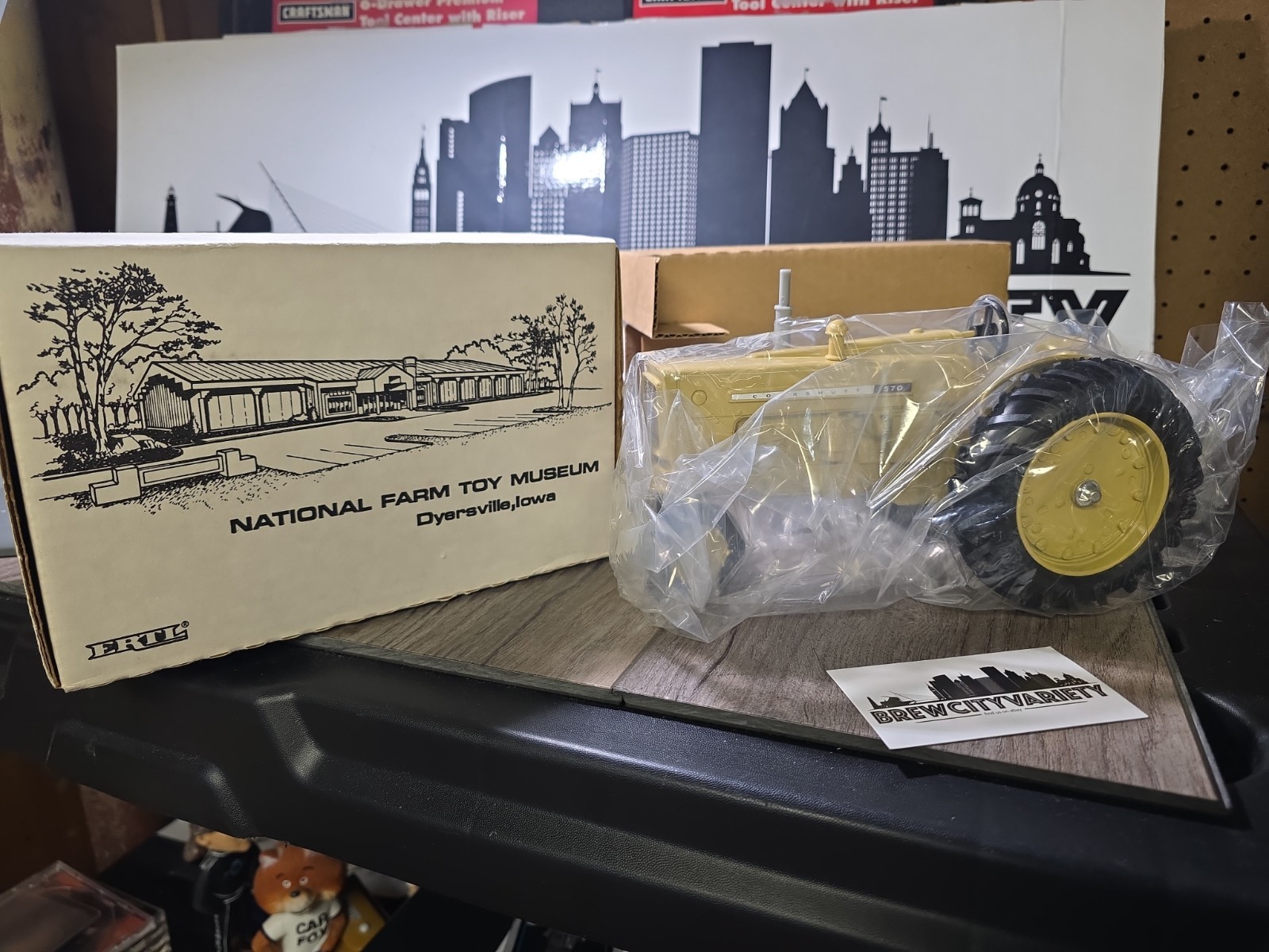 1987 ERTL Toys Cockshutt 570 Scale 1:16 Toy Tractor National Farm Toy Museum