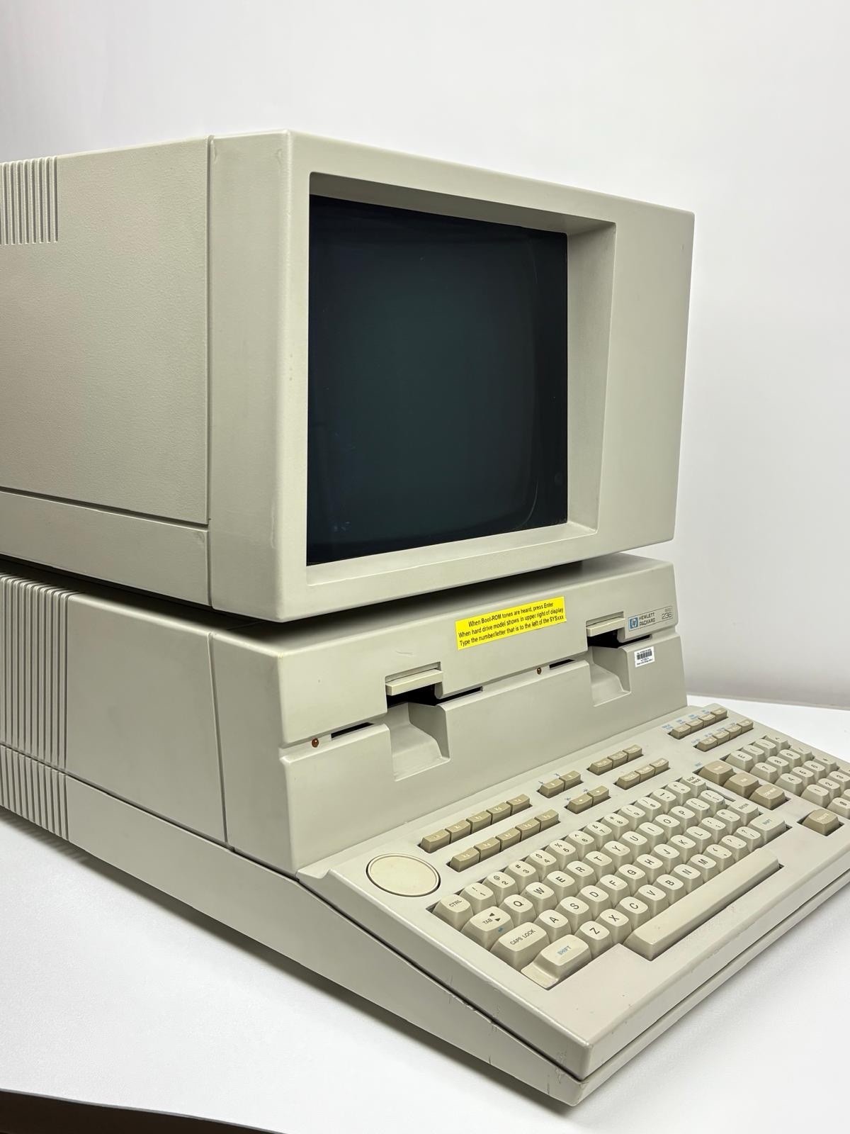Vintage 1982 Hewlett Packard HP 9836A Computer Model 236