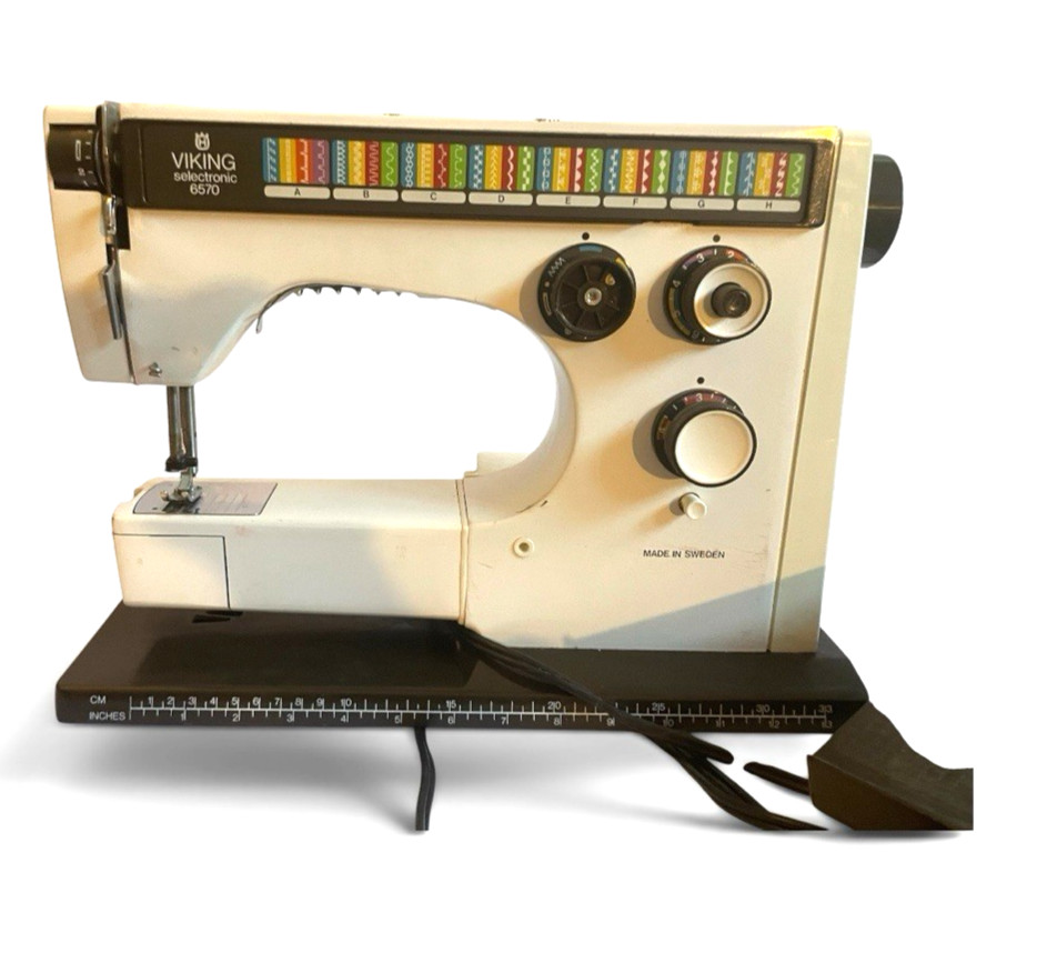 Husqvarna Viking Sewing Machine SLE 6570 no  Case Tested and Works