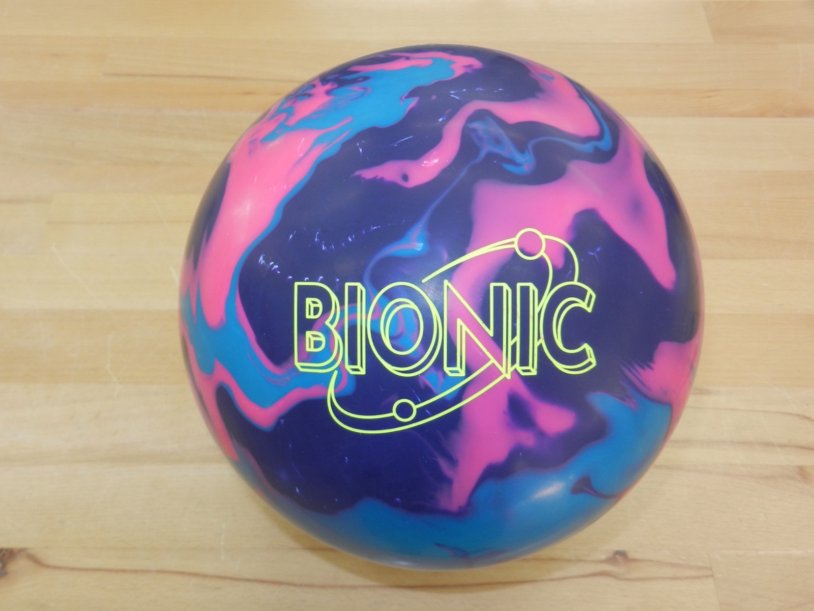 NIB 15# Storm Bionic Bowling Ball w/Specs of 15.2/3-3.5" Pin/2.95oz TW