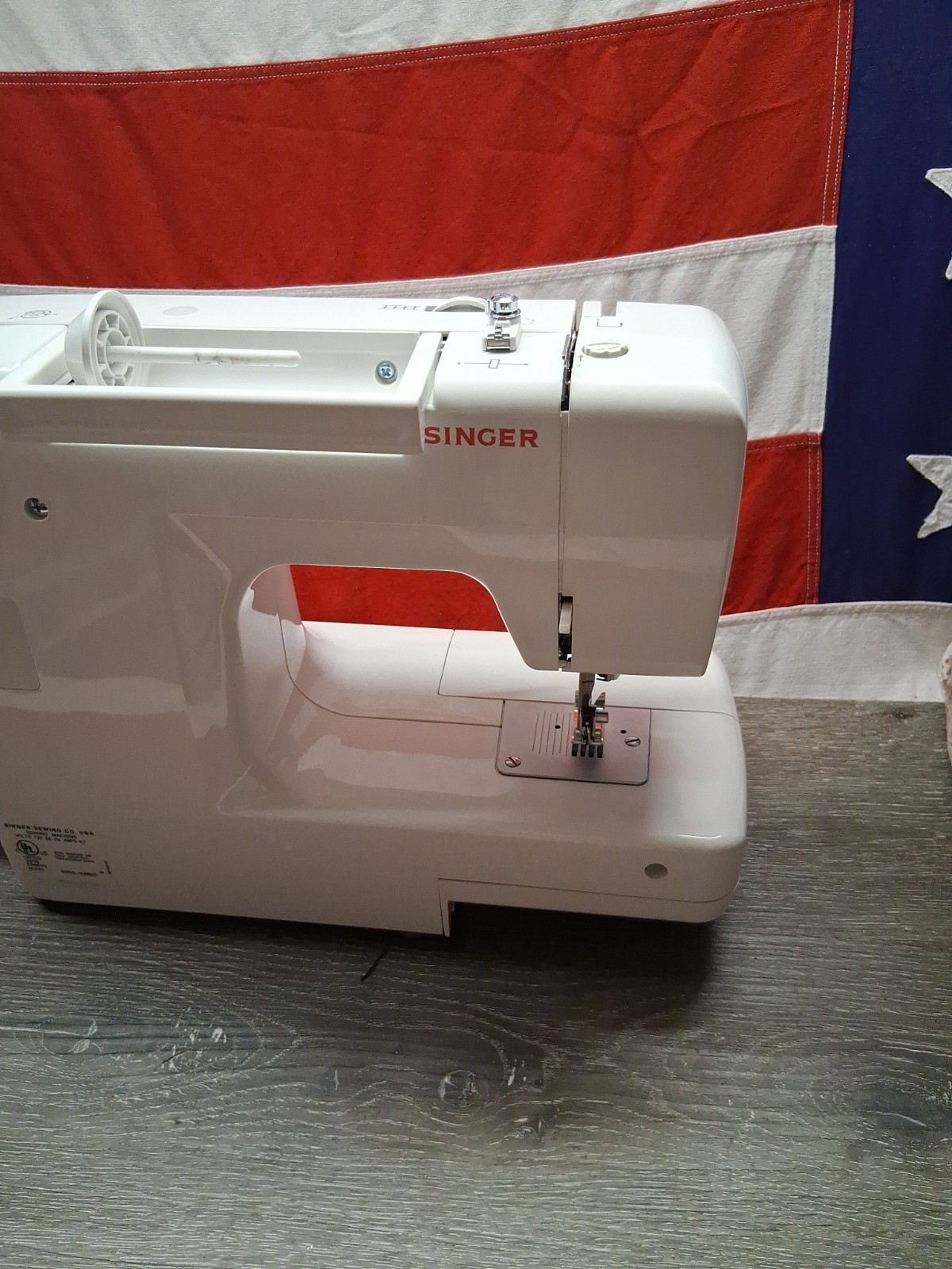 Singer Model 1120 Portable Domestic Home Sewing Machine Tested Working