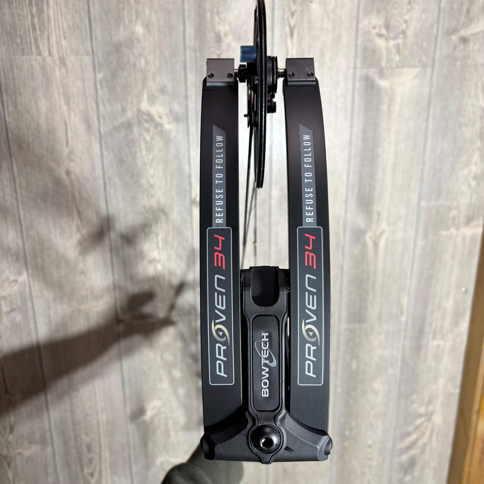 Bowtech Proven 34 LD RH Black 70#