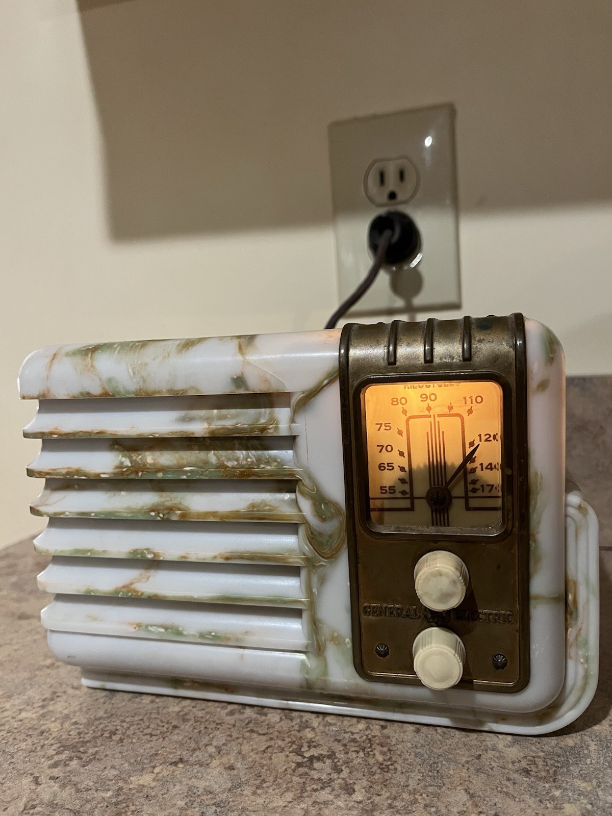 Art Deco Vtg 1939 General Electric Beetle ‘Sleigh’ Tube Radio GE Model GD-520