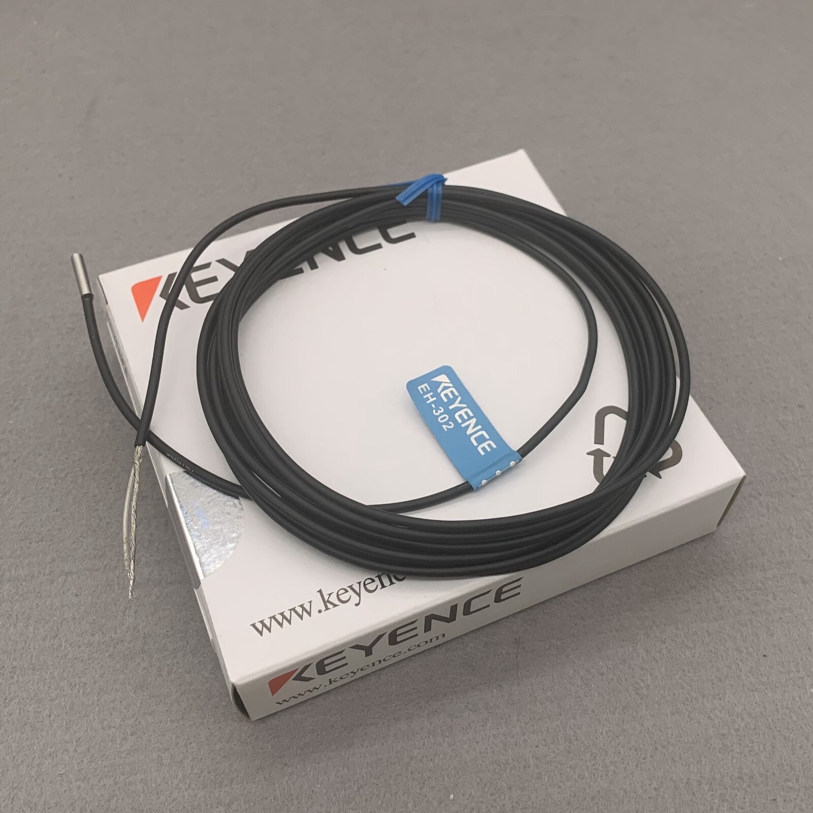 New In Box KEYENCE EH-302 Proximity Sensor US Stock
