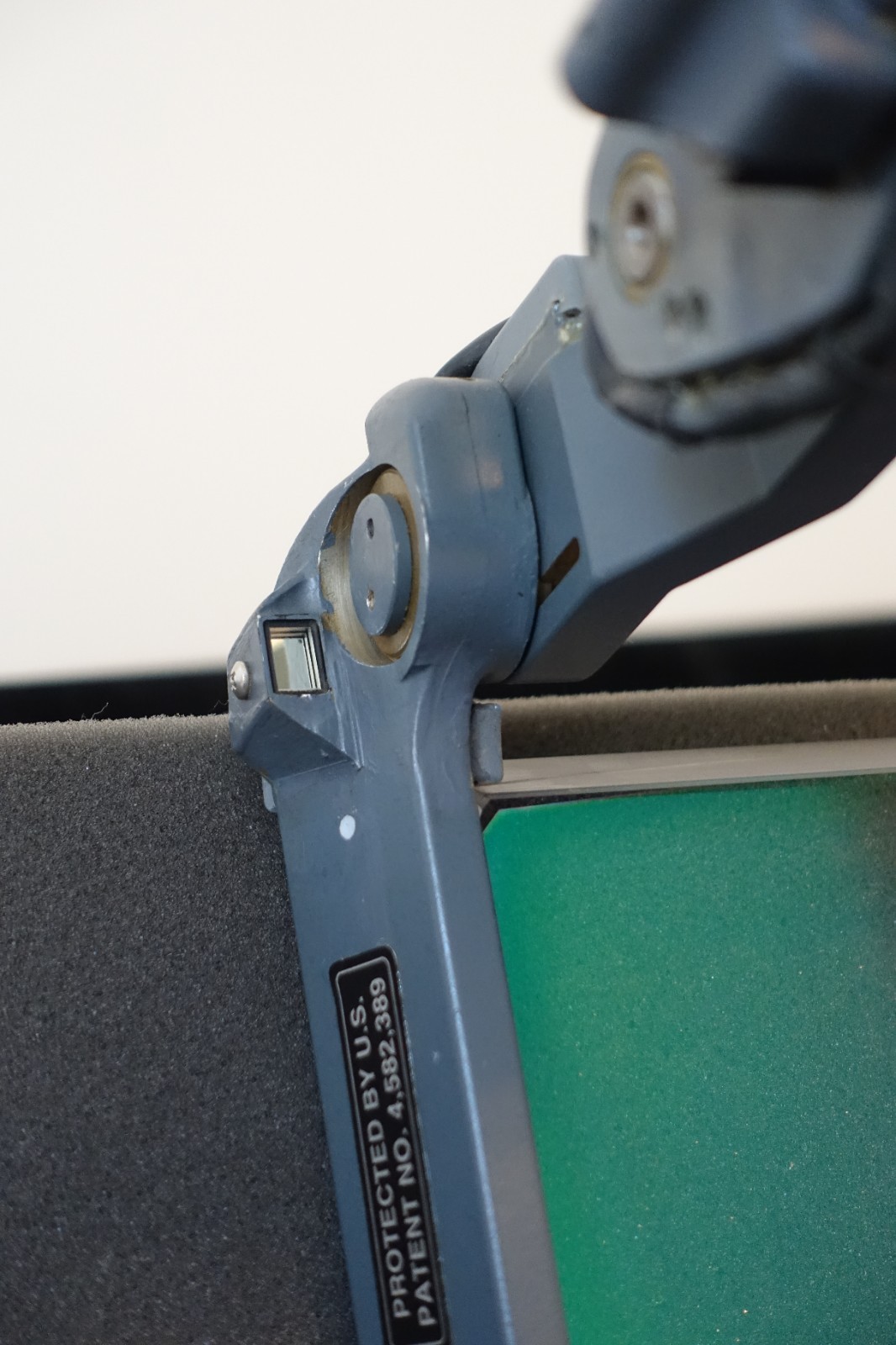 Collins Flight Dynamics HUD Combiner Unit – For Boeing 727