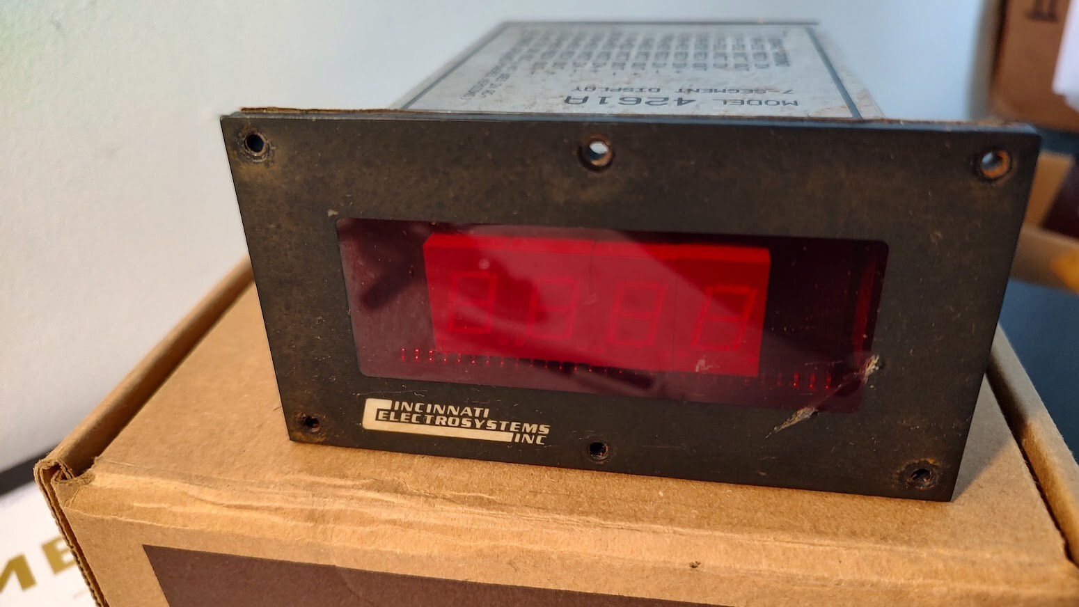 CINCINNATI ELECTROSYSTEMS  7-SEGMENT DISPLAY 4261A