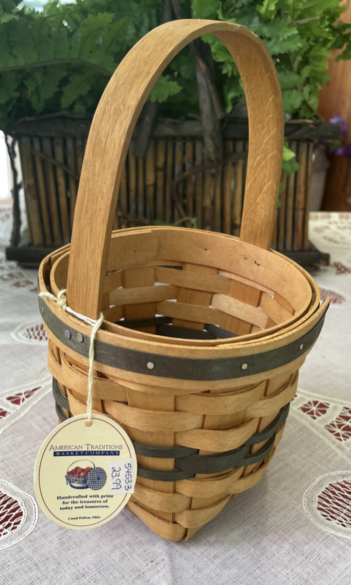 AMERICAN TRADITIONS SQ/ROUND BASKET WITH HANDLE - 6"DIAM X 6"H (W/O THE HANDLE)